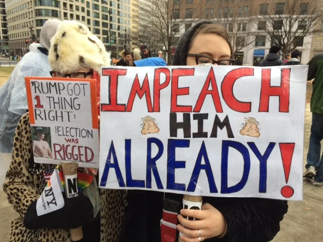 Anti-Trump protesters at McPherson Square near the White House ( voa )