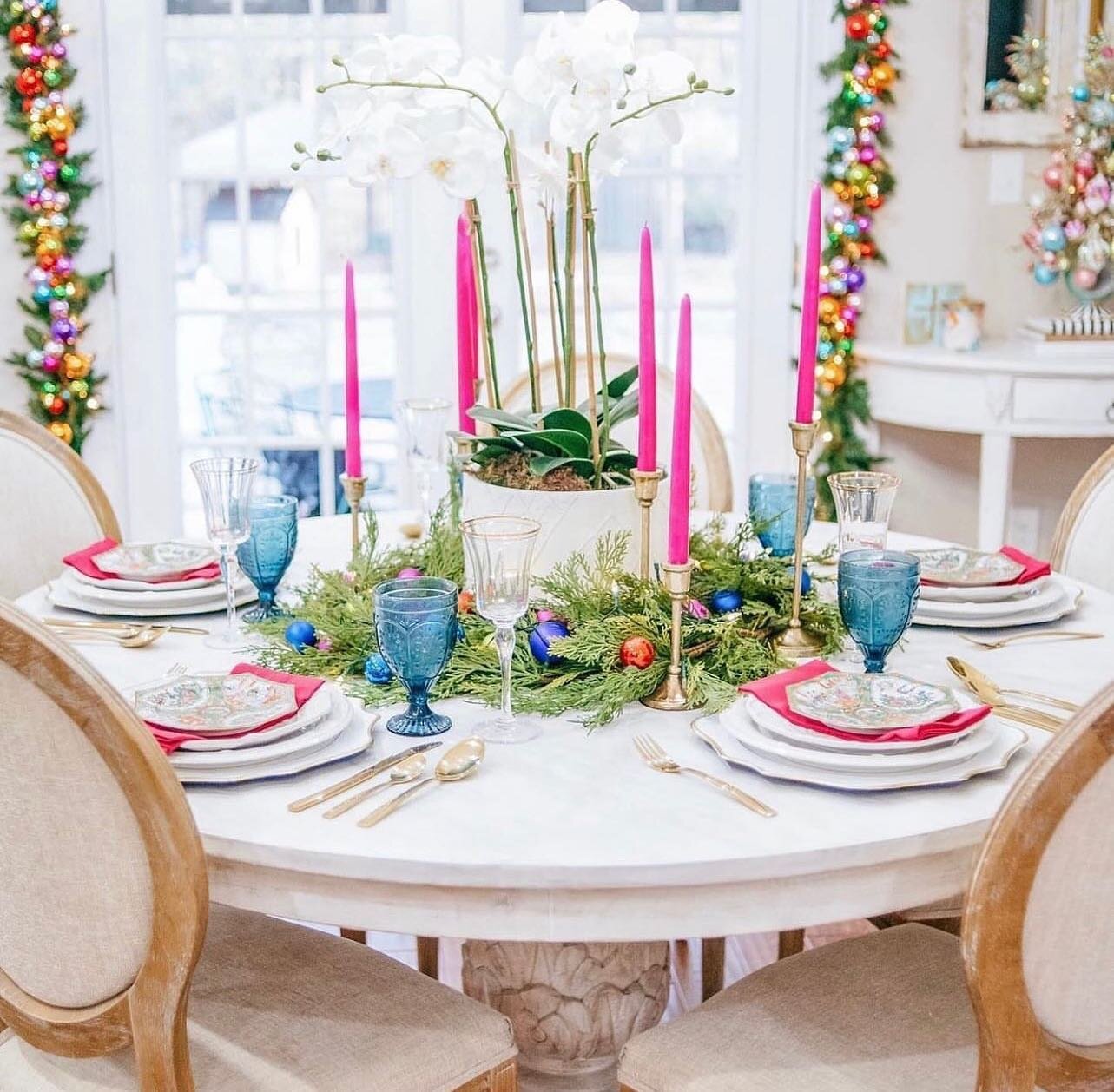 Tablescapes are my favorite thing to decorate for the holidays! 💕

Did you know that King Interior Designs actually started out as a business that decorated only for the holidays? I was a 4th grade teacher that wanted to make some extra Christmas mo