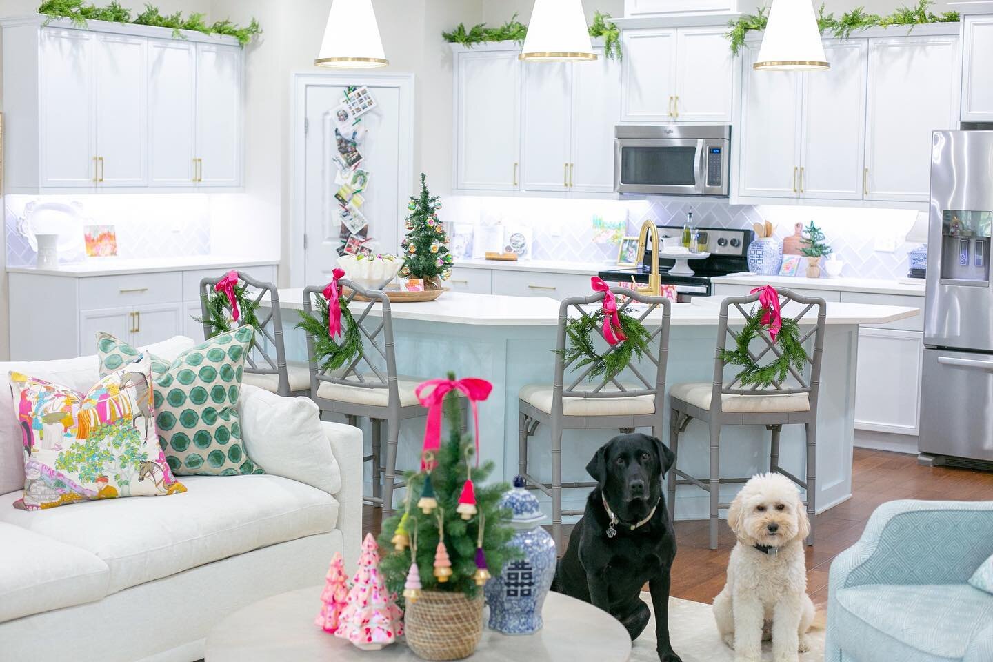 Photo bombers I&rsquo;m not mad about 😍

#interiordesign #interiordesigner #holidaydecor #christmasdecor #holidaystyling #christmasstyling #christmastree #christmas #christmaspuppy #holidays #holidayseason #holidaywreath #holidayhome #holidaykitchen