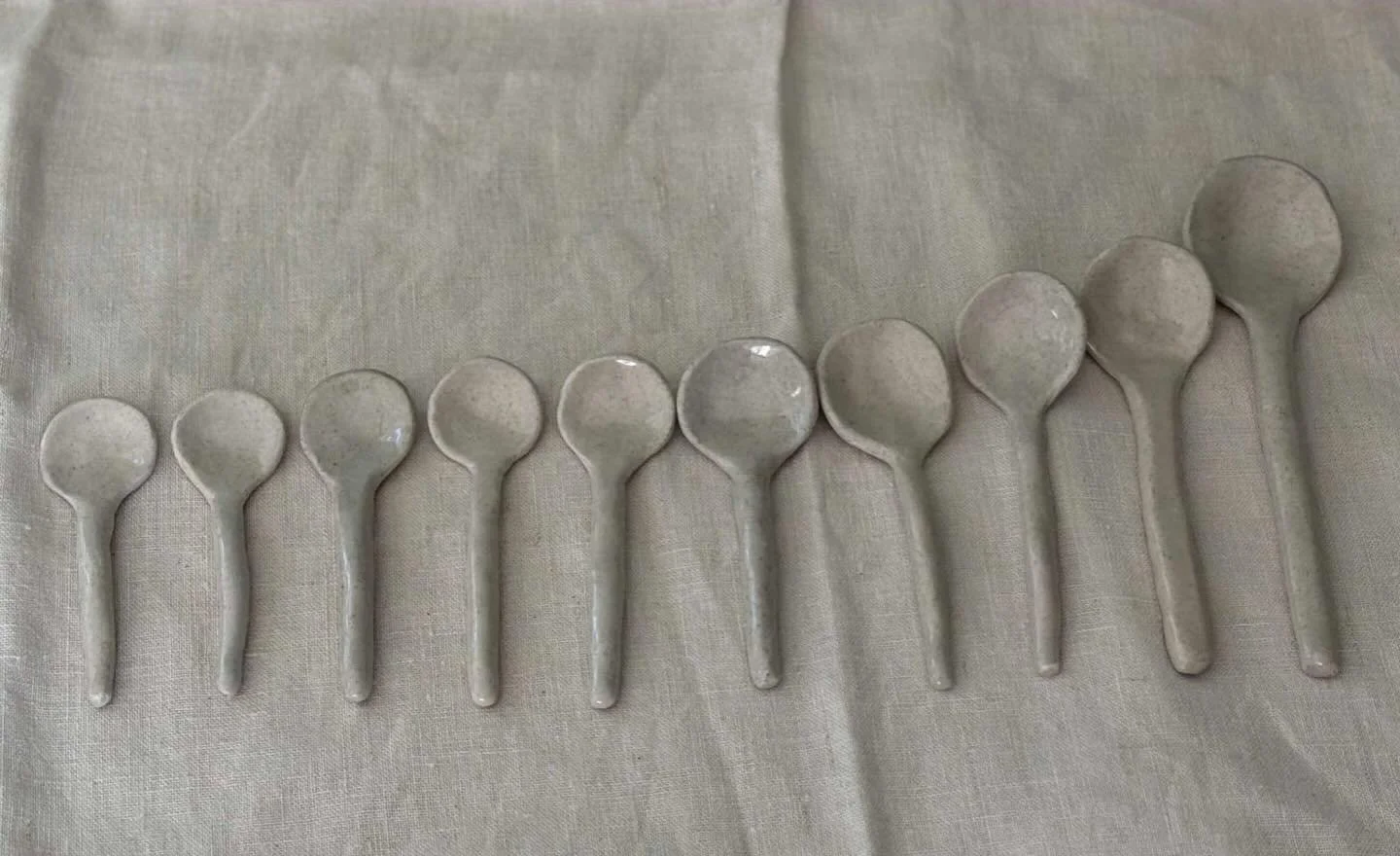 How gorgeous are these handmade spoons from @foxfarmceramics ?! 😍

Add a handmade touch to your current tea ritual. These ceramic spoons are perfect for scooping your tea from the bag to your infuser or teapot. 🫖 

Now in our online shop!