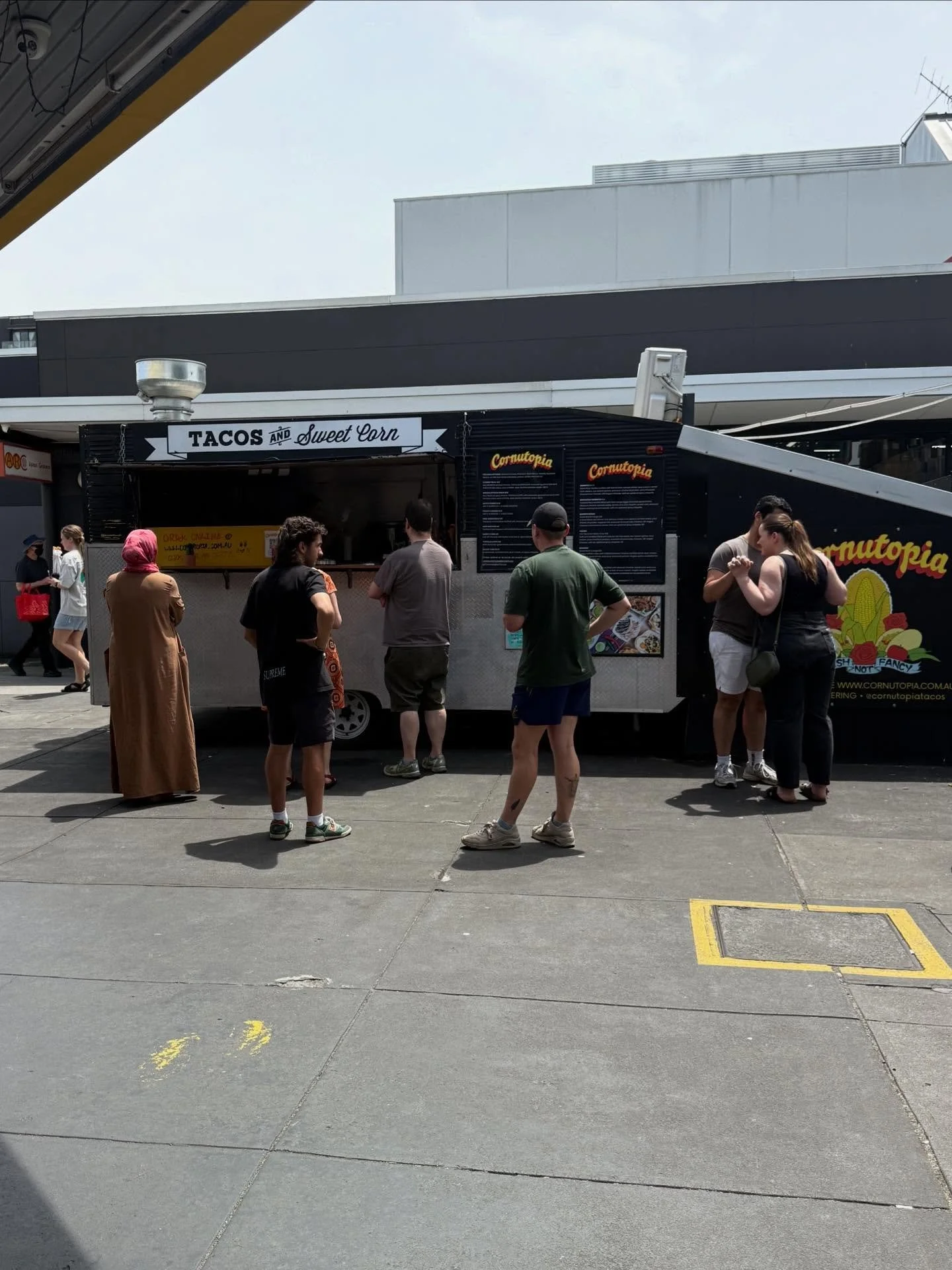 The OG Cornutopia at Preston Market, serving up tacos in the sunshine ☀️🌮
Open 7 days, 11am&ndash;10pm, always good for pickup or takeaway when it&rsquo;s too hot to cook, see you at the van.

#cornutopiatacos #tacos #foodtruck #prestonmarket #melbo
