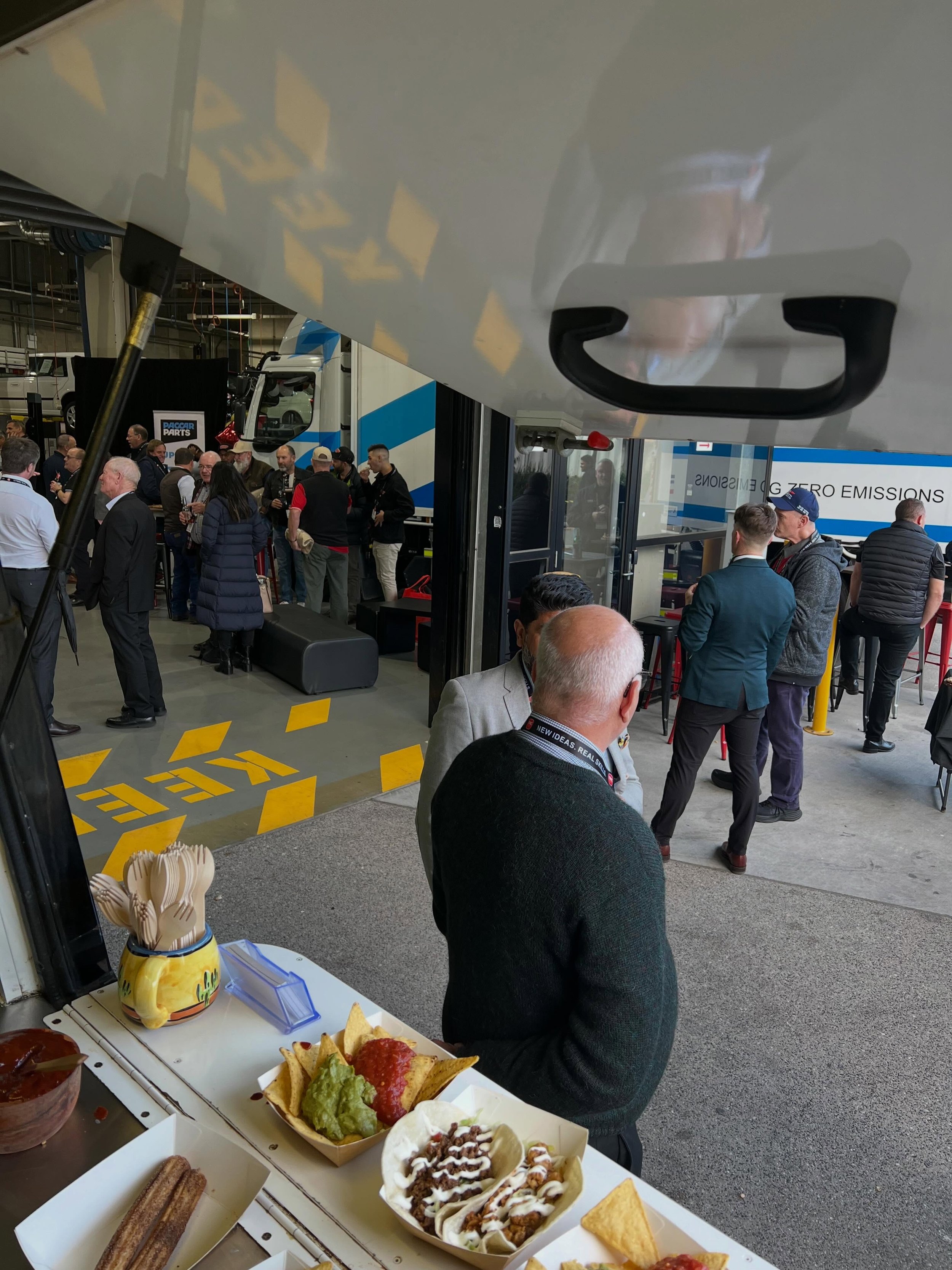 Want your team to enjoy the meeting? Let us help. 🌽 Book Cornutopia for your next corporate event. Link in bio. #corporateevent #worklunch #mobilecatering #foodtruck #tacotruck