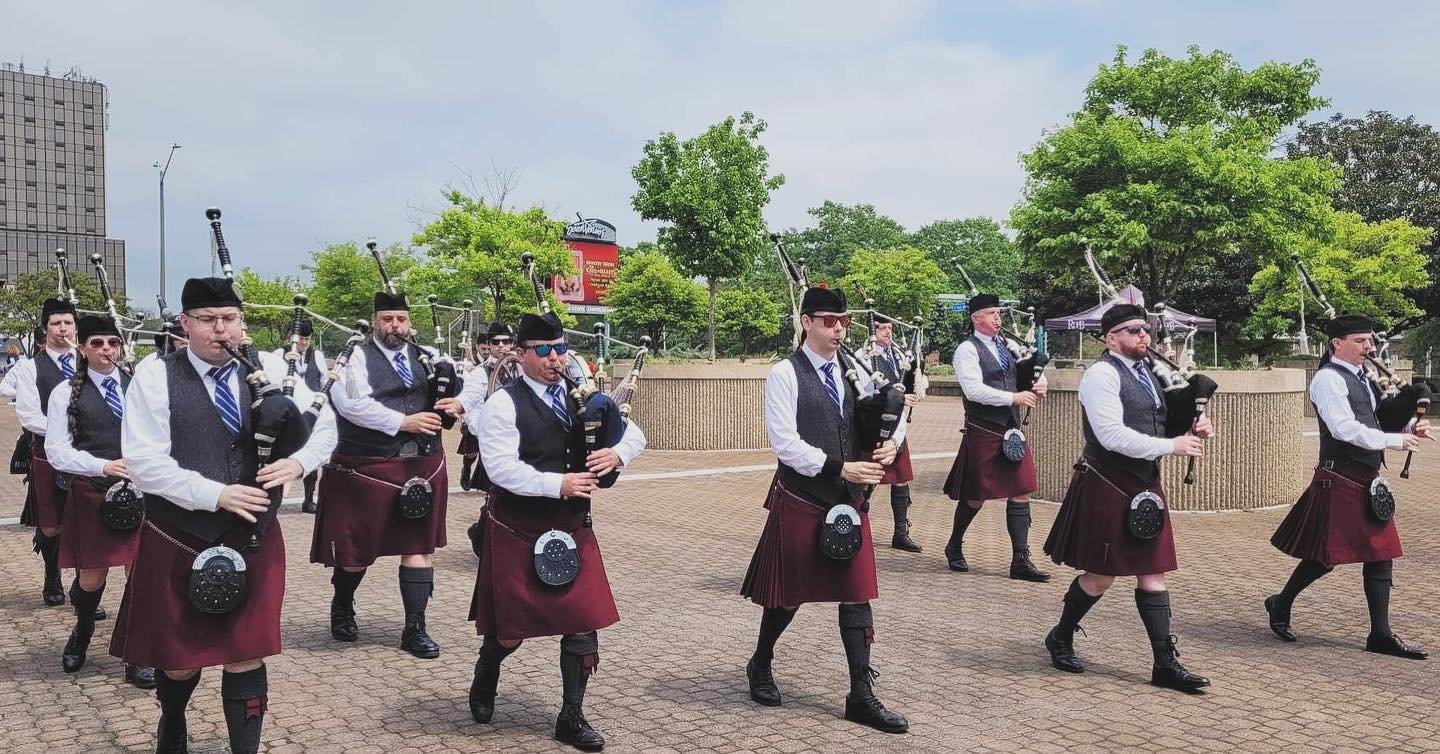 Over the weekend, our Grade 3 band placed third in our first-ever trip to the American Pipe Band Championships in Norfolk, VA. Great job by all who took part! 

#virginiatattoo #roisindubhpipeband #irishmusic