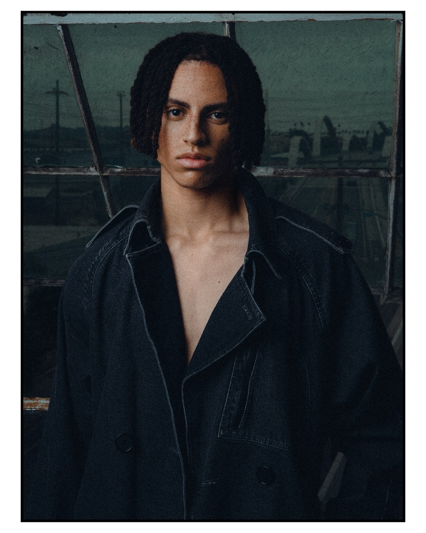 @zaviim 📸 by Chris Melegos 

Styled by @haylee_ahumada 
MUA:@sofiaecha

Shot for @era_the_magazine 

#fashionphotography #laphotographer #editorialphotography #creativeportraits #fashioninspo