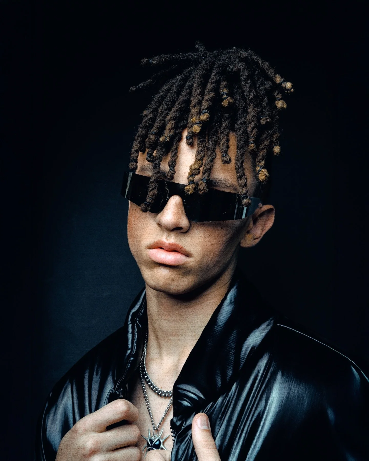 @zaviim by Chris Melegos
Styled by @haylee_ahumada
MUA:@sofiaecha

#fashionphotography #laphotographer #editorialphotography #creativeportraits #fashioninspo