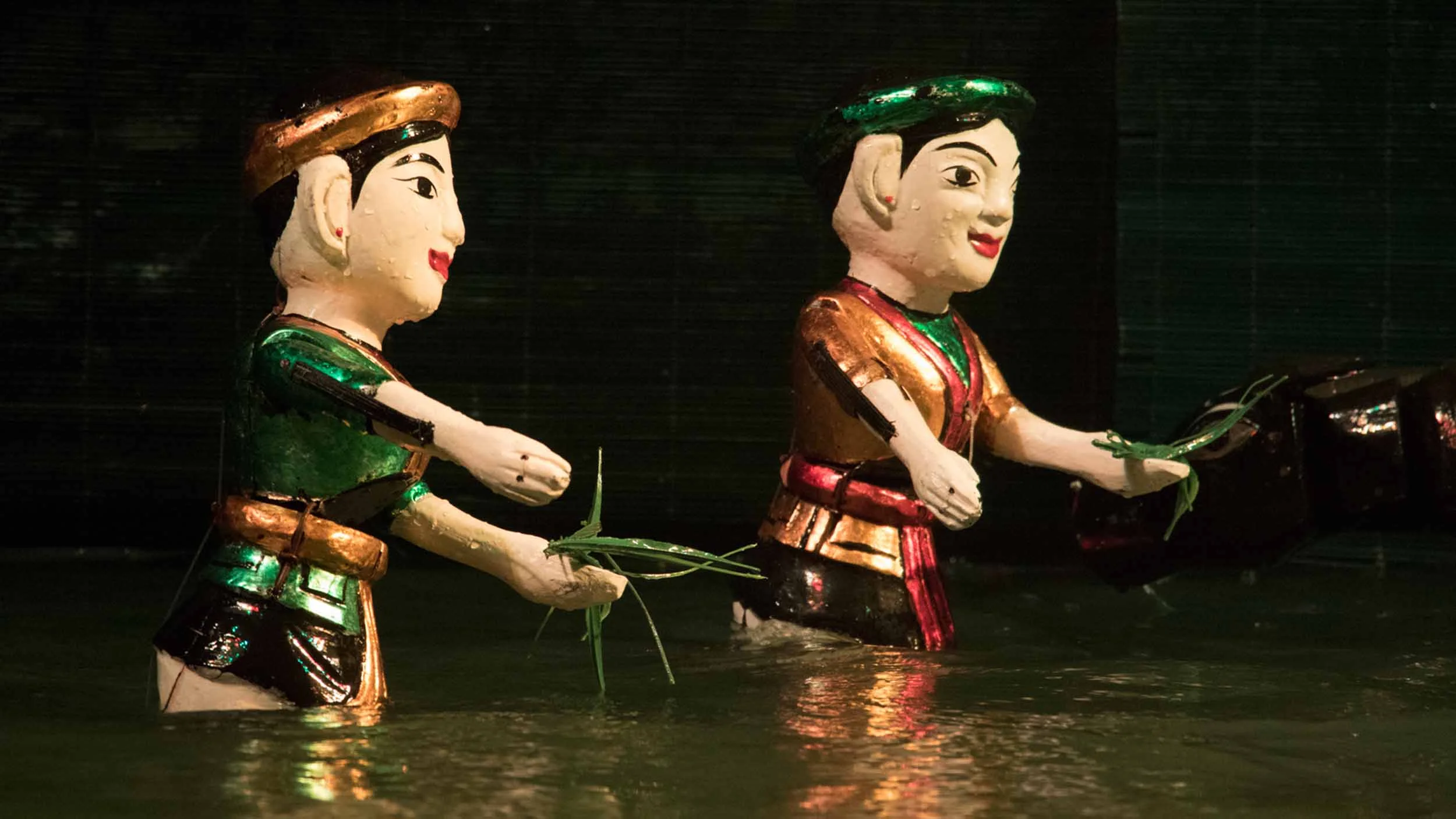 vietnam_hanoi_water_puppet2.jpg