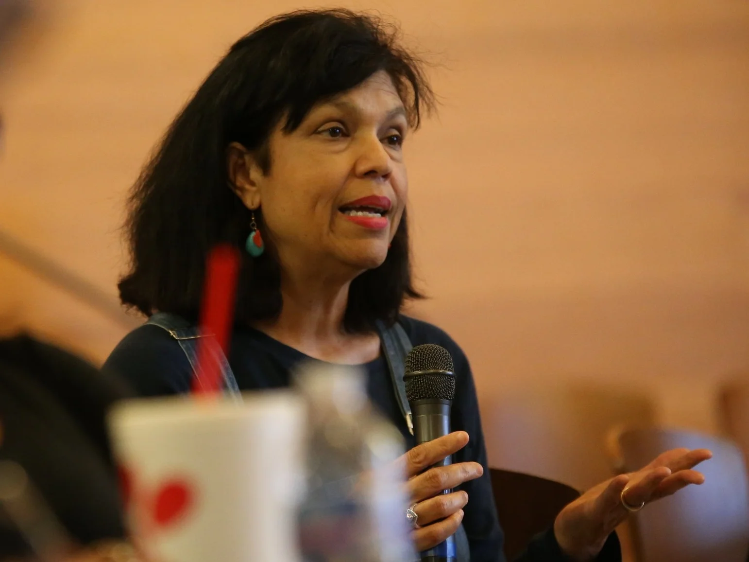D9 resident Arlys Reyes questions Mayor Nirenberg on the Chick-Fil-A decision. (Photo Credit: GA Media )