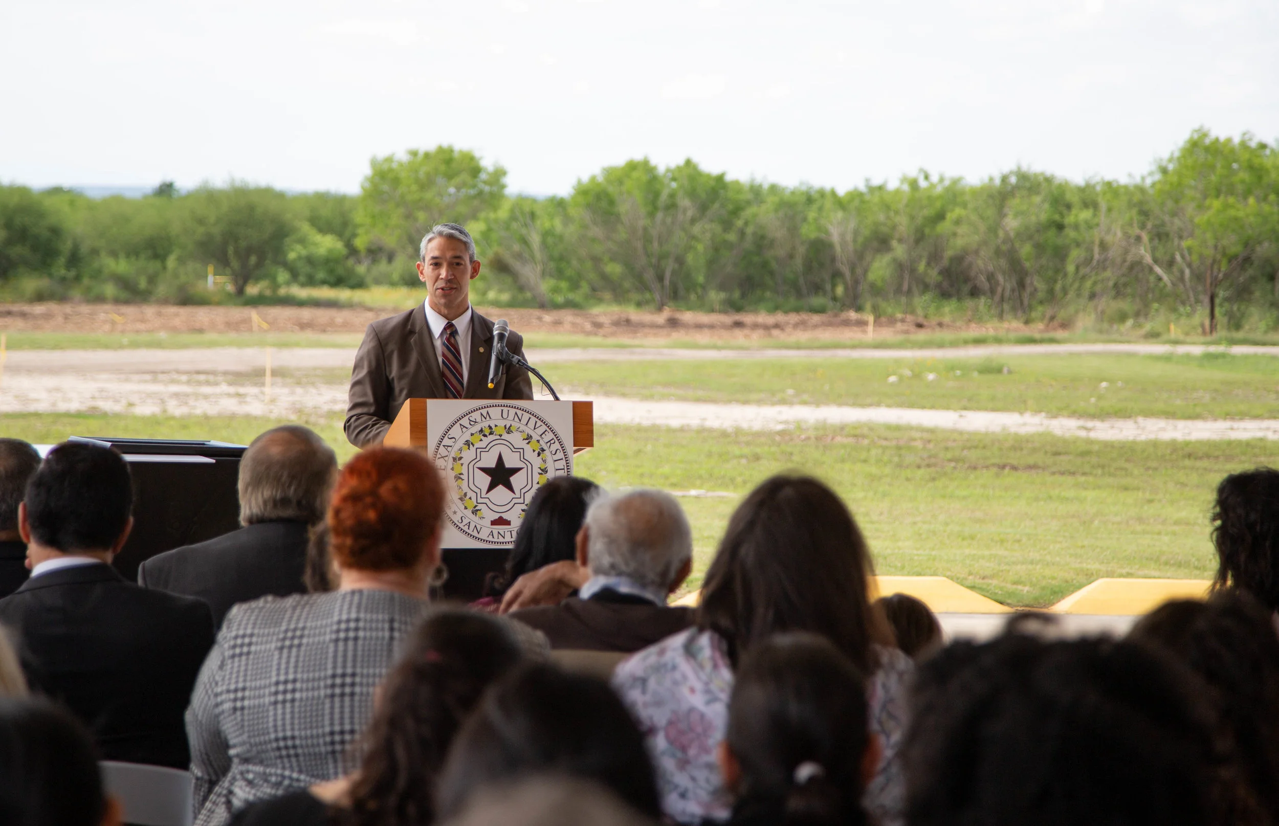 Mayor Ron Nirenberg addresses the crowd. (Photo by Sentinel photographer Dr. Joseph Lopez .)