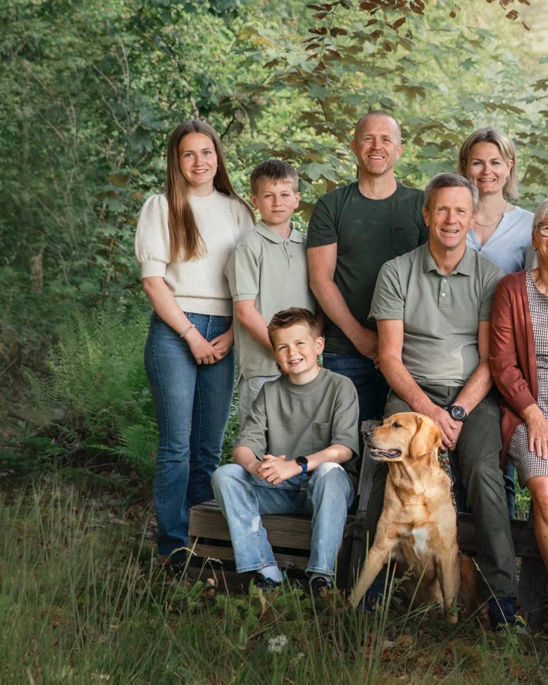 Generasjonsfotografering 💚&thinsp;
&thinsp;
Eg har veldig kloke kundar som velger &aring; samle heile storfamilien til fotografering 🤩&thinsp;
&thinsp;
Desse bildene er ikkje bare for dei som er her n&aring;, men ogs&aring; for generasjonane som kj