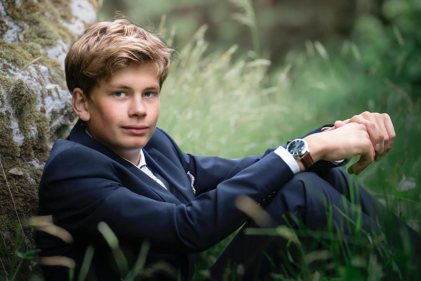 Det er aldri for seint &aring; ta konfirmasjonsbilder &thinsp;
&thinsp;
Eller jo forresten&hellip;det er kanskje litt seint om det har g&aring;tt eit &aring;r eller to. Men for &aring;rets konfirmanter er det fortsatt heilt innafor i lang tid. Eg har