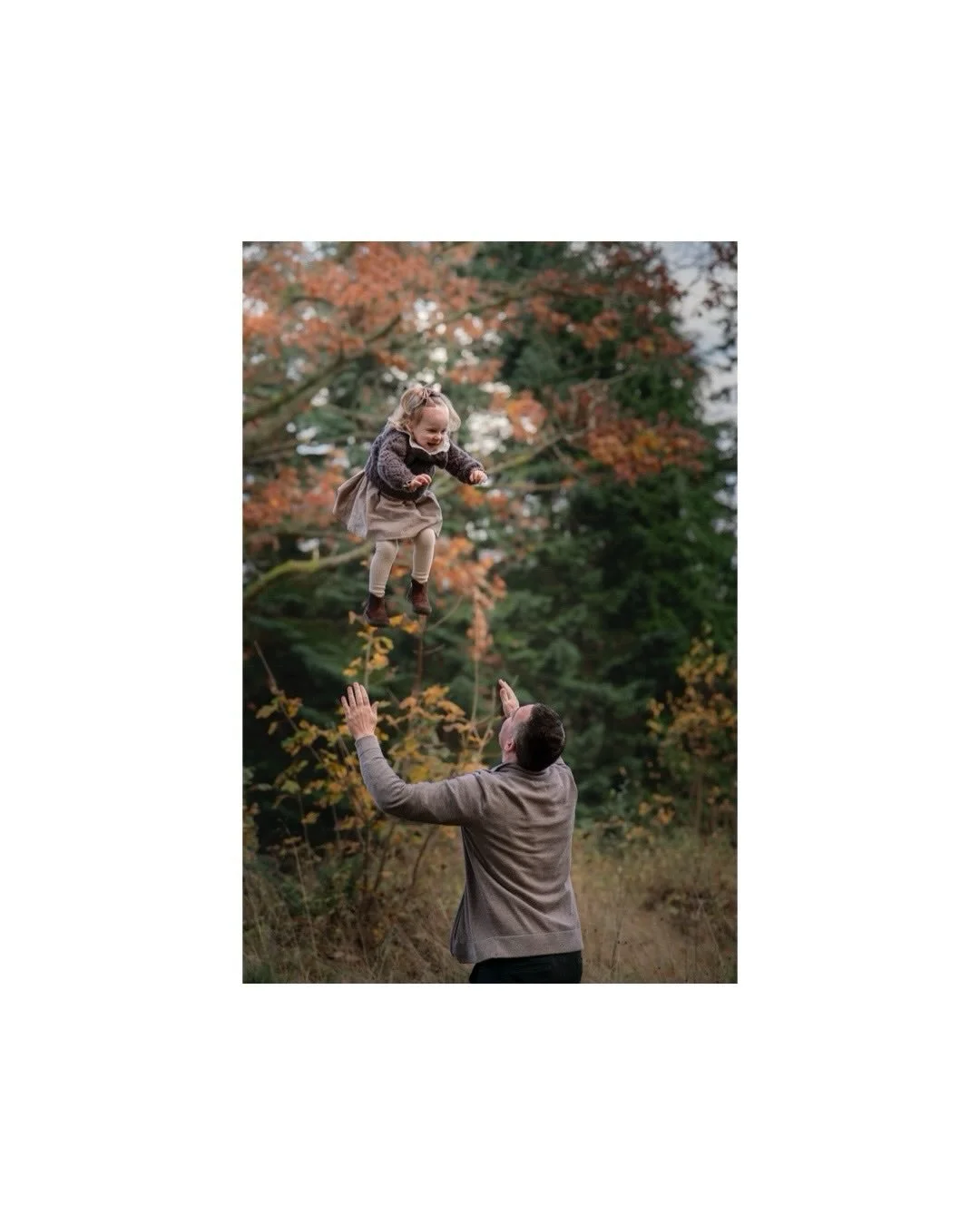 H&oslash;gt til v&aelig;rs med pappa p&aring; fotografering 🫶&thinsp;🤎🍂&thinsp;Kitla litt i magen p&aring; hu her trur eg - G&Oslash;Y 😍
&thinsp;&thinsp;
&thinsp;
&thinsp;&thinsp;
&thinsp;
&thinsp;
&thinsp;
&thinsp;
#familiefoto #familiefotograf 