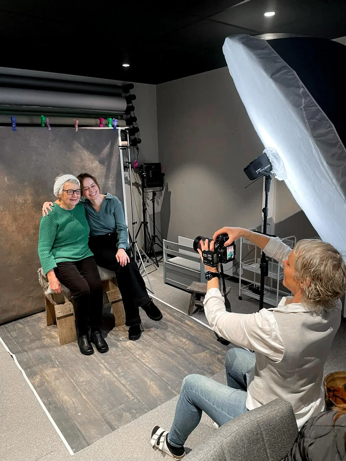 For ein dag. For ein respons. Og for nokre fine folk de er &ndash; alle som tok turen innom &aring;pen dag i det nye fotostudioet mitt i Sandeid 😍

Det var innom folk fr&aring; nokre veker gamle, til godt over 90 &aring;r. Familie, venner og mange n