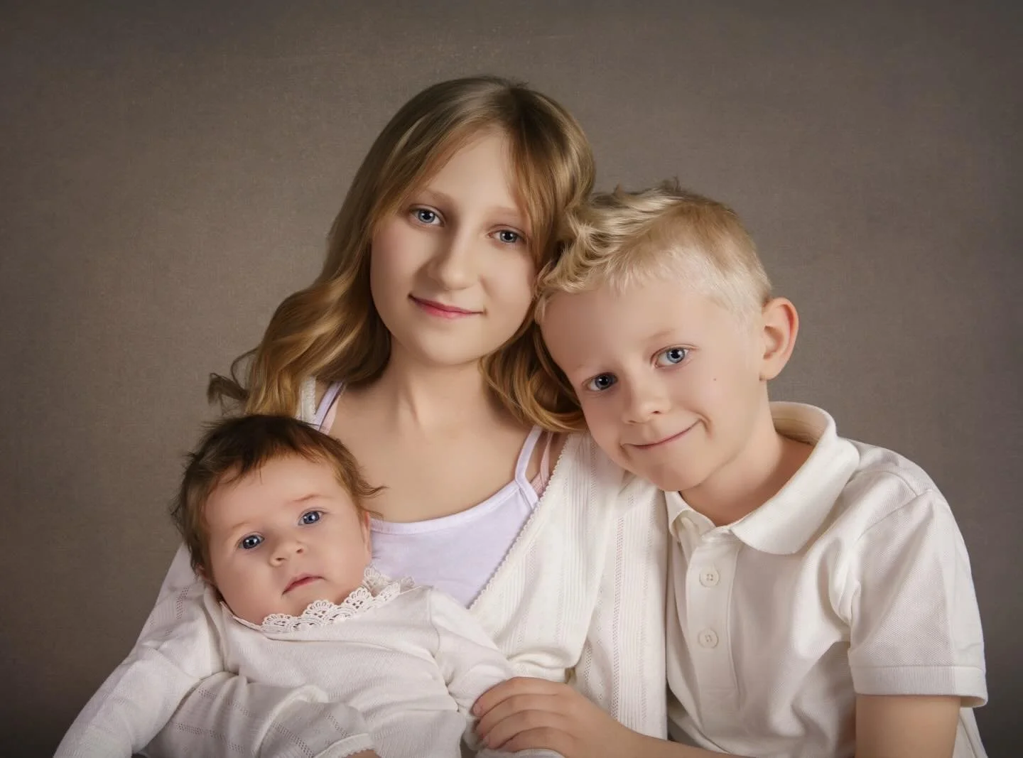 Takk for at de kom p&aring; minis&oslash;sken-fotografering i studio i februar 🤎 Eg er s&aring; takknemlig for alle som vel &aring; komme til meg 🙏

Stolte stores&oslash;sken &ndash; heilt nydelig 😍

&hellip;