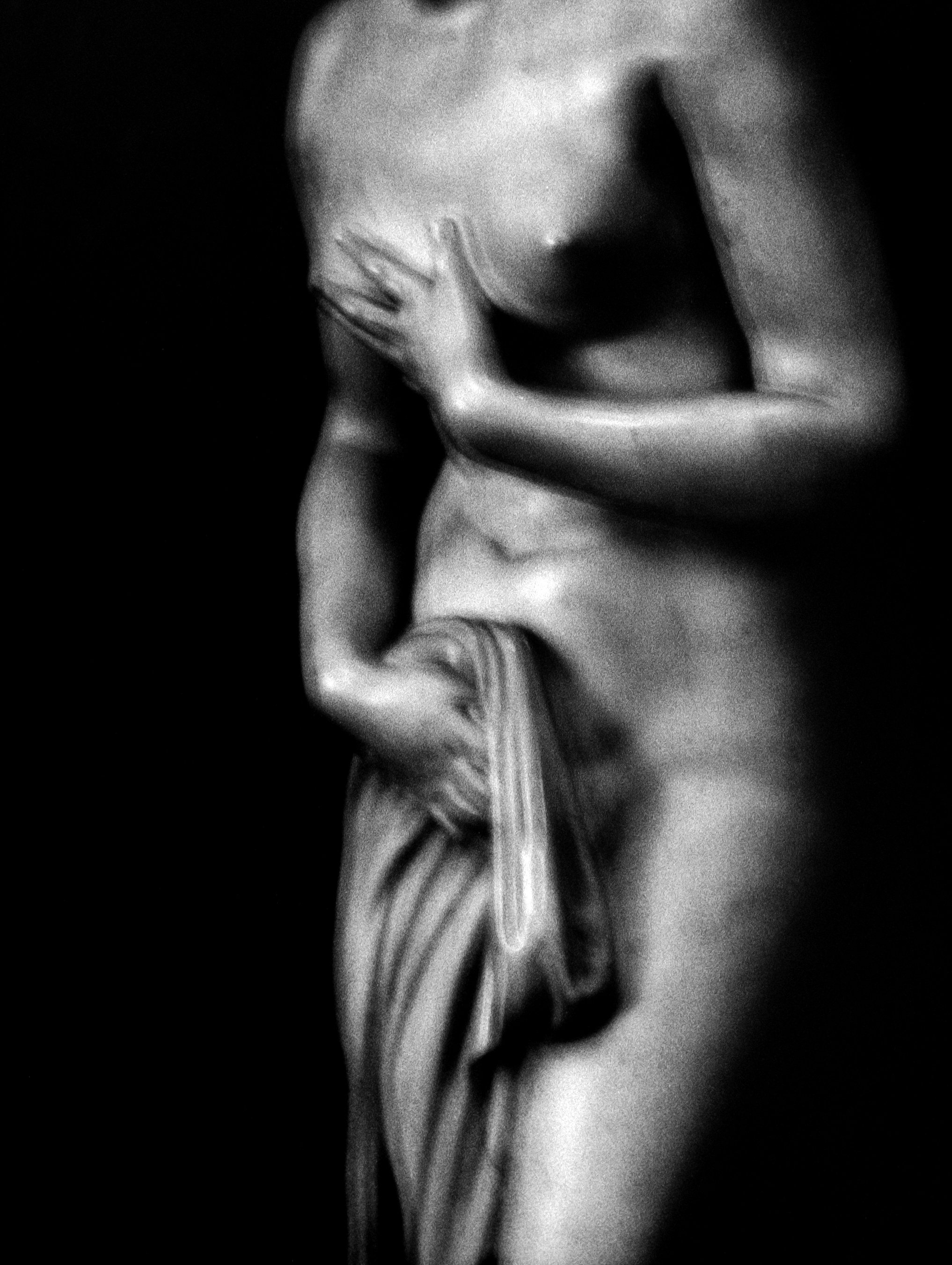 Woman in Haarlem_Statue2015.jpeg