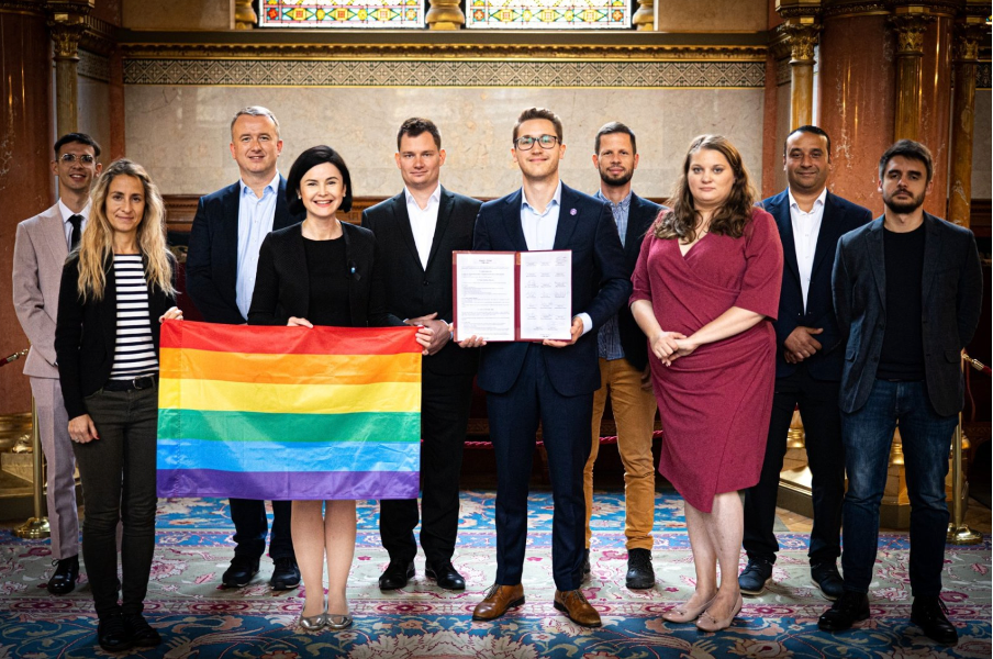 Personas parlamentares húngaras establecen grupo nacional LGBT+ multipartidista