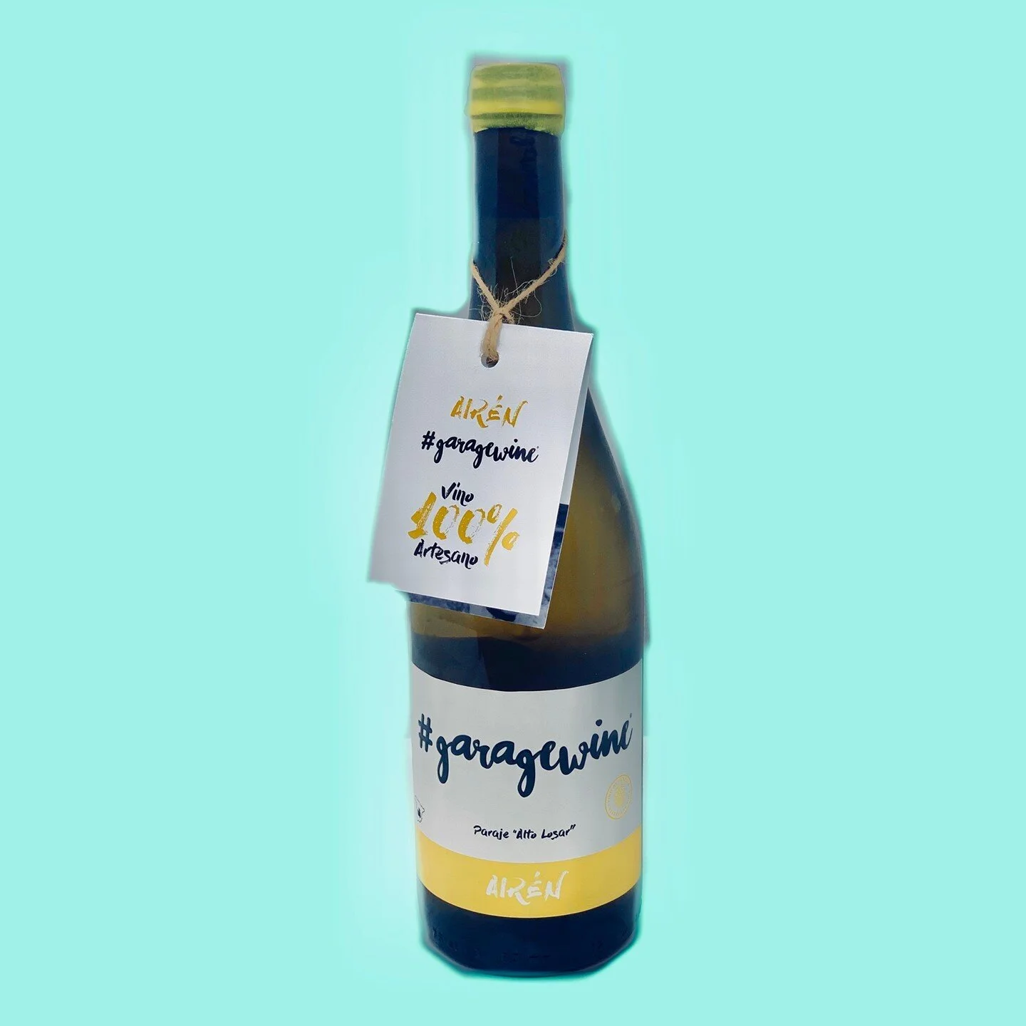 New kids in  the block!!⁠
⁠
This bottle by @garagewineofficial a small family winery located in Quintanar de la Orden, (Toledo). Founded in 2015, where we make all our wines in a totally artisanal way, with a clear and determined commitment to rescui