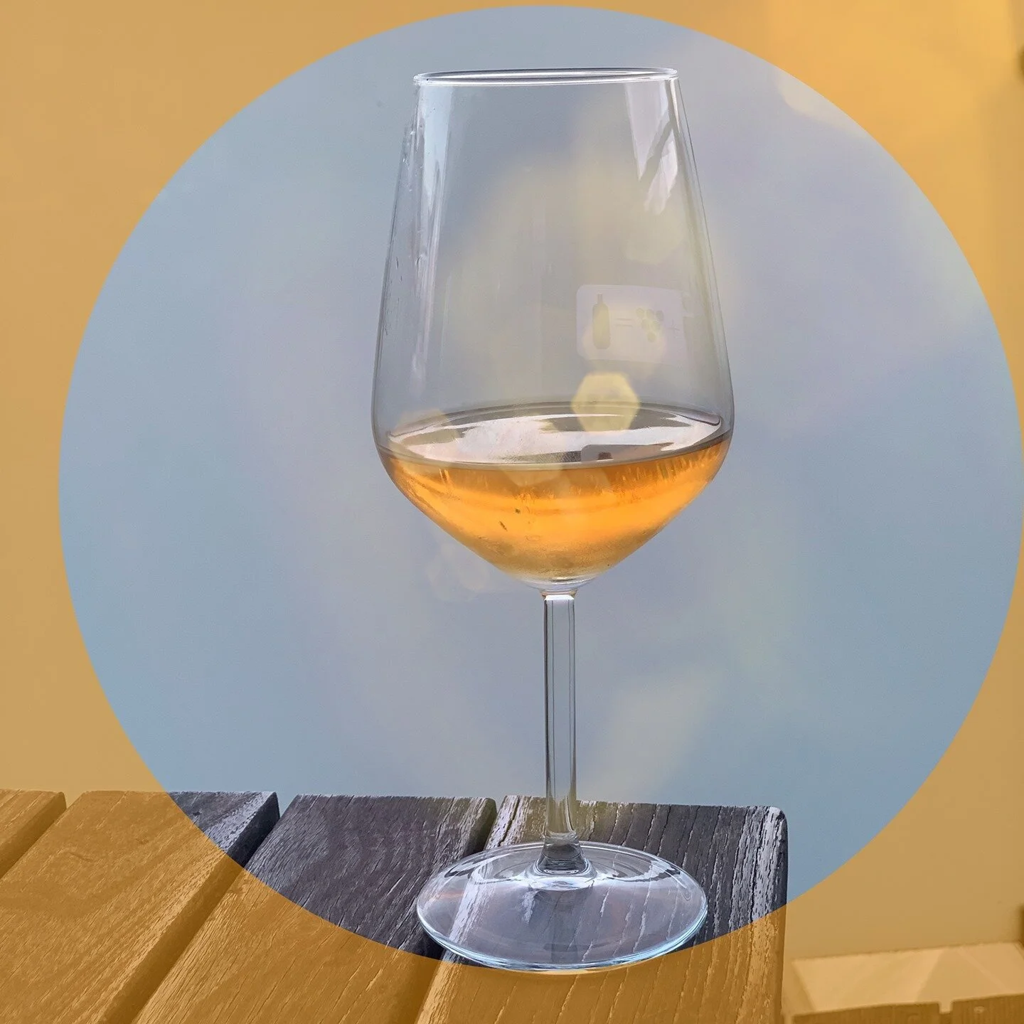 Let's Wellcome the autumn 2020!⁠
⁠
A season of harvest, golden colours and romantic evenings. ⁠
So what's better than a nice glass of Orange Wine.⁠
⁠
Here our recommend:⁠
⁠
🍁 Exile on Caucasus 2019 by @ori_marani_wines from Igoreti, Georgia⁠
205 Kr⁠