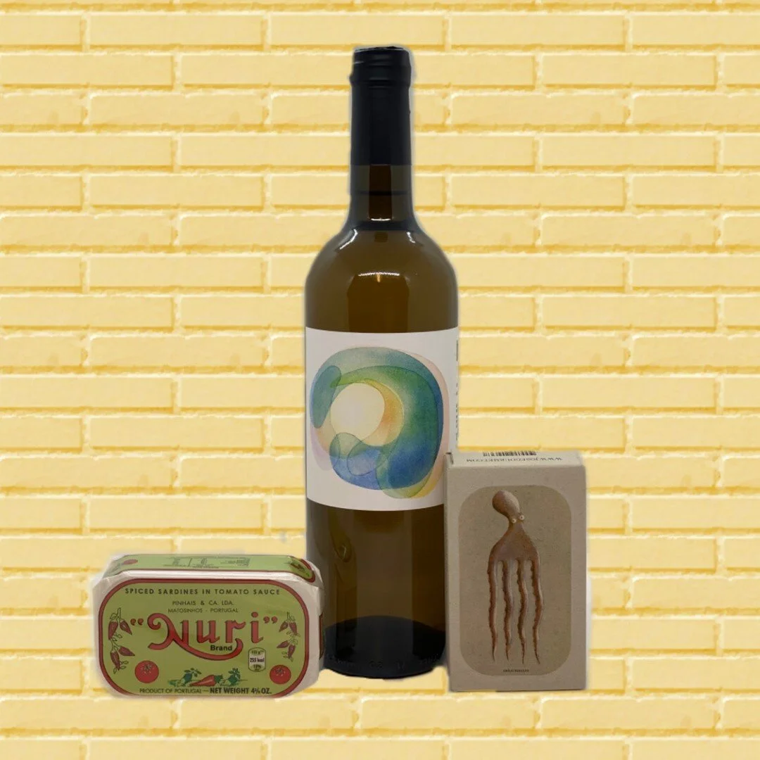 Have you try our mix packs: Food &amp; wine!!⁠
⁠
a nice option for a gift that includes one of our selected wines plus some of our cheese, meats or canned treats!⁠
all organic and with the same philosophy of conscious and respect, that characterise o