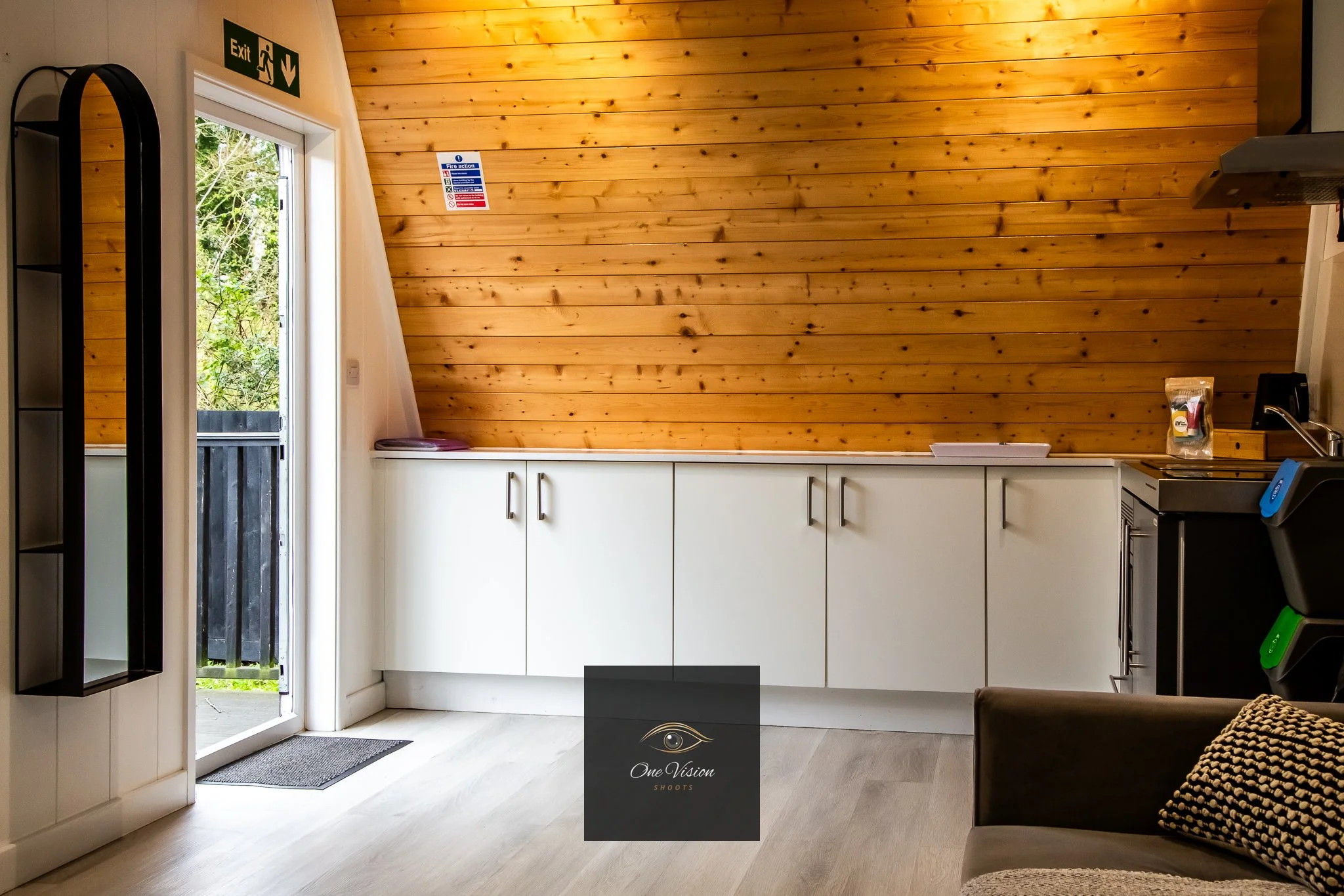 Lee Valley Dobbs Weir, Pod 'The Mallard', Entrance & Kitchen-1.jpg