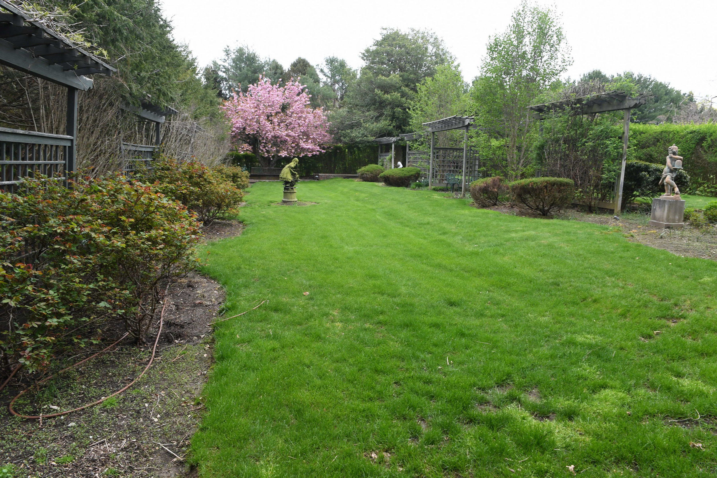 Gardens-IPE-LloydHarbor-5-10-19-7816-DDeRosaPhoto.JPG