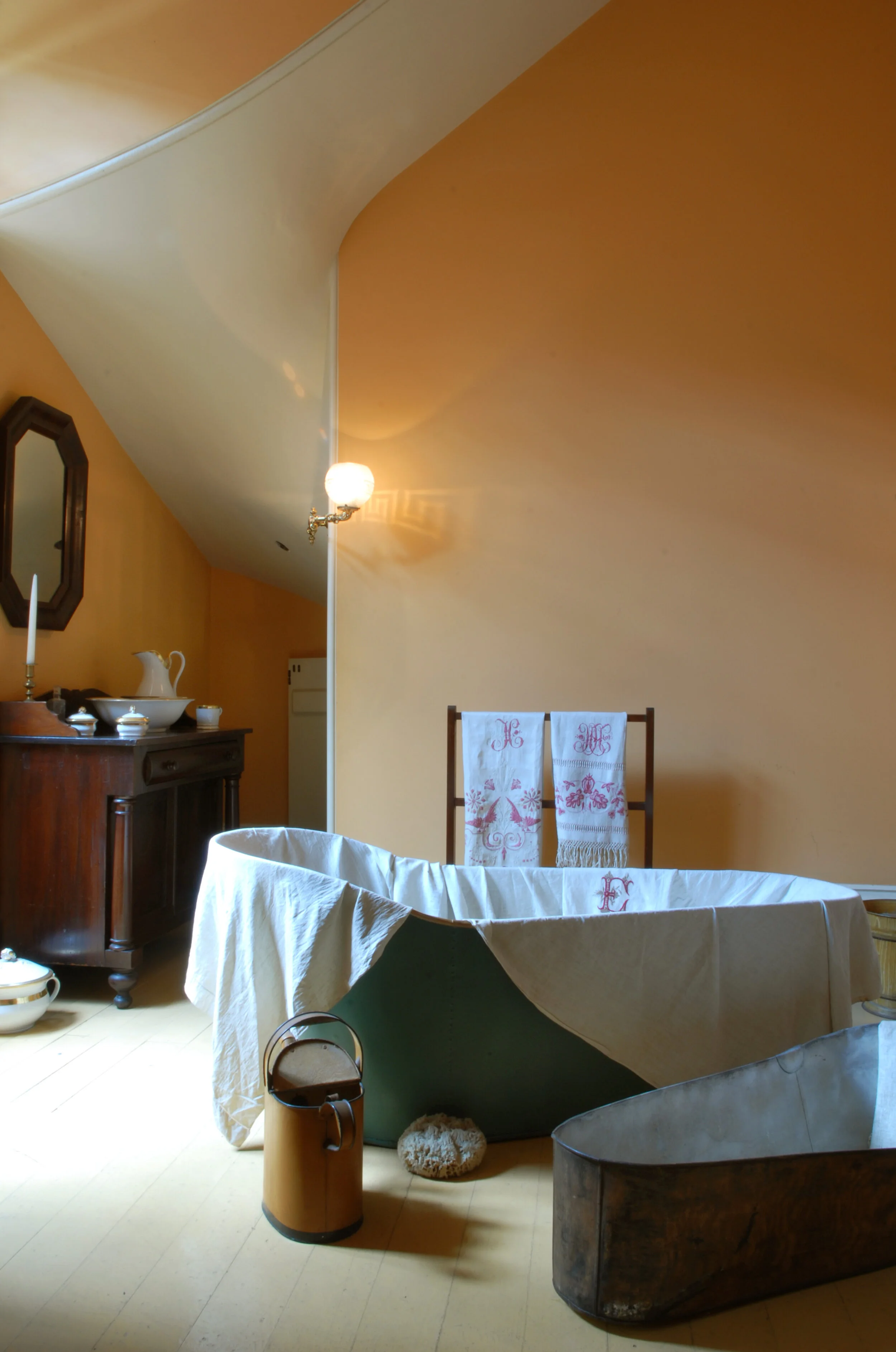 The Nineteenth-Century Bathing Environment 