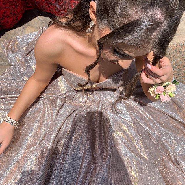 Want to have a natural glow for prom ?  Still not too late. Have limited times available Thank you Savannah for sharing this photo of your special day. Book Now novachique.ca. #prom2019 #naturalspraytan #sunnatan