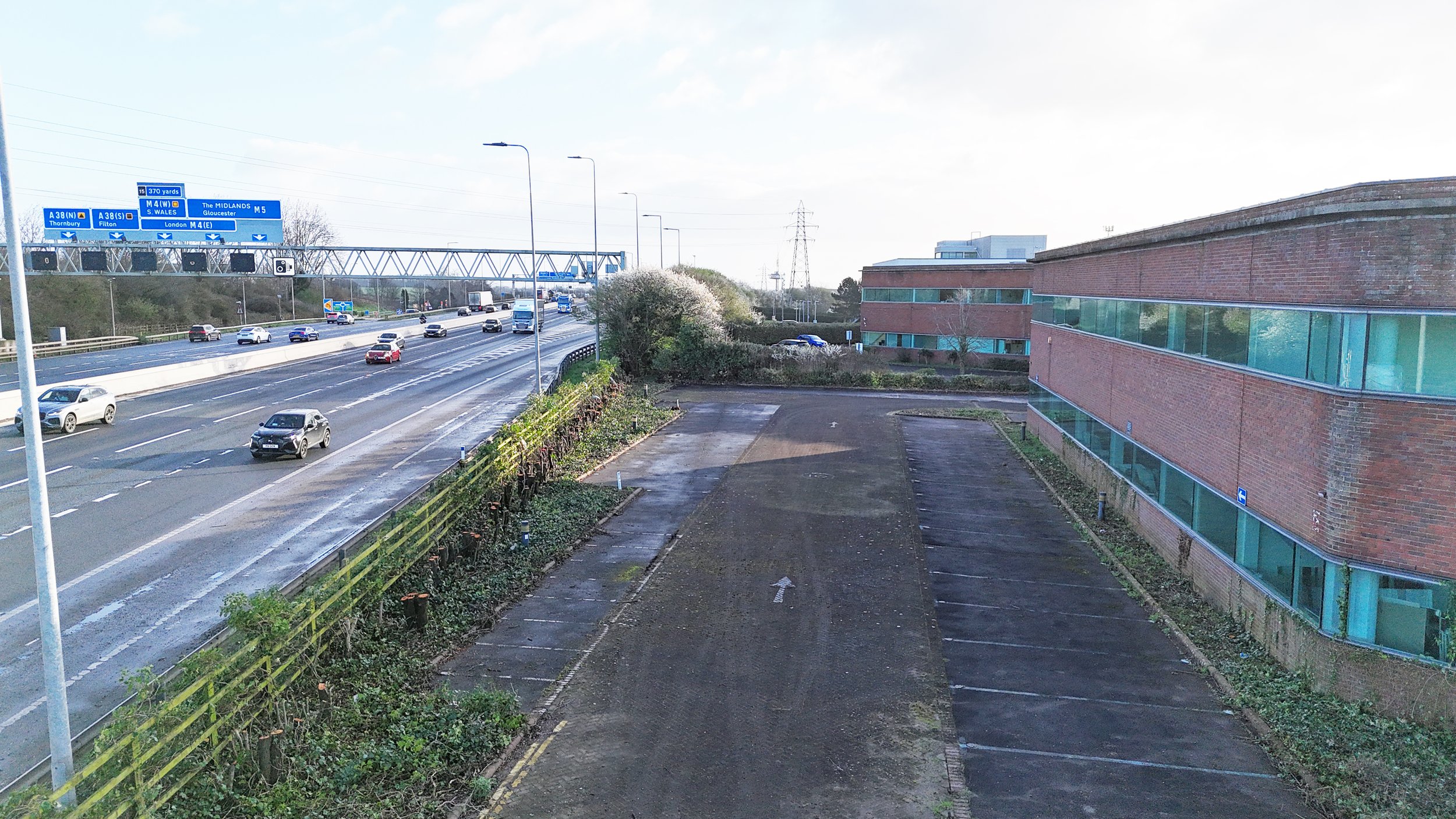 QH motorwaylogodark2.jpg