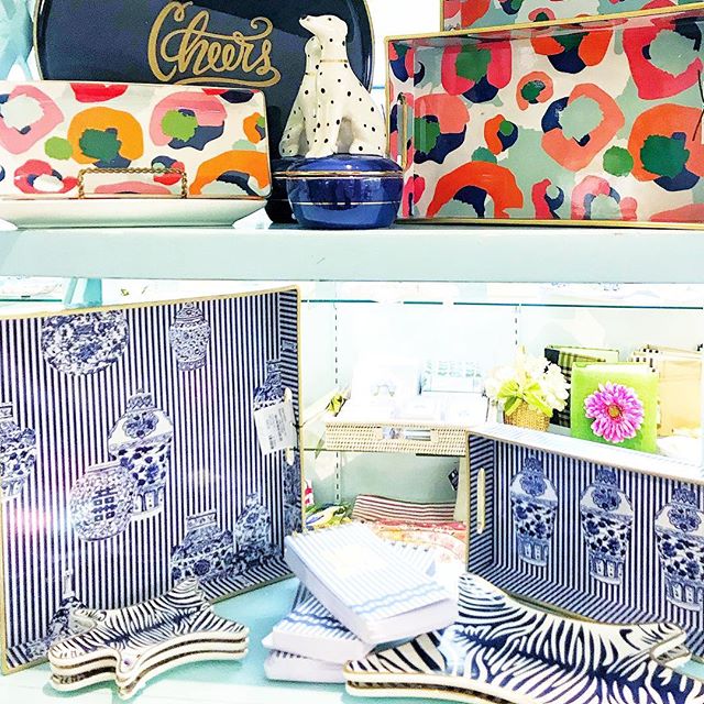 Recently popped into @thewhitneyshopct here in New Canaan and was stopped in my tracks by these gems 💙🥰 Trying to figure out a spot for them in my home because they 💯% belong here somewhere 💙 #newcanaan #newcanaanct #gingerjars #gingerjarstyle