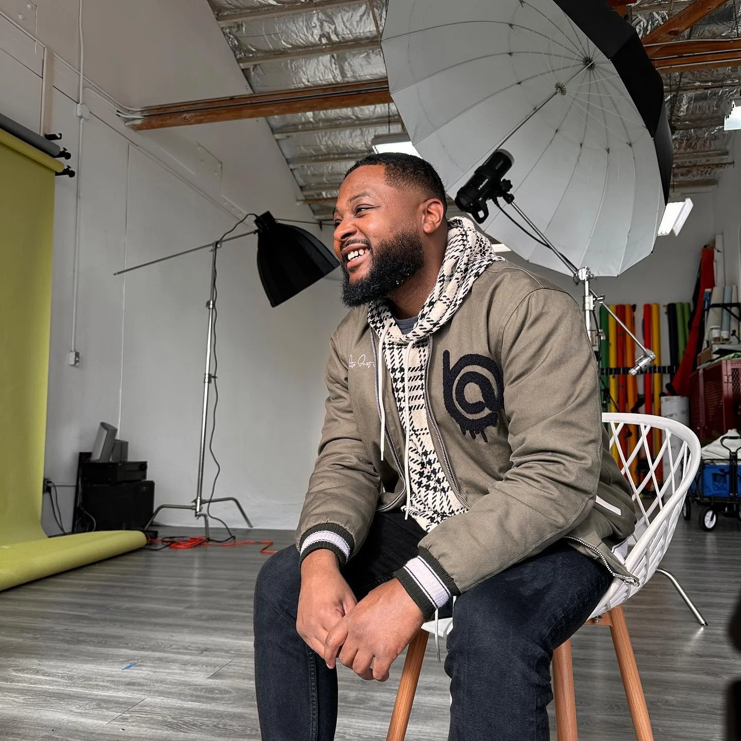 I&rsquo;m just having fun living life.
📸: @darrinbaldridge
.
.
.
.
#itsjustblake #itsjustblakeart #artist #behindthecanvas #jacket #varsityvibes