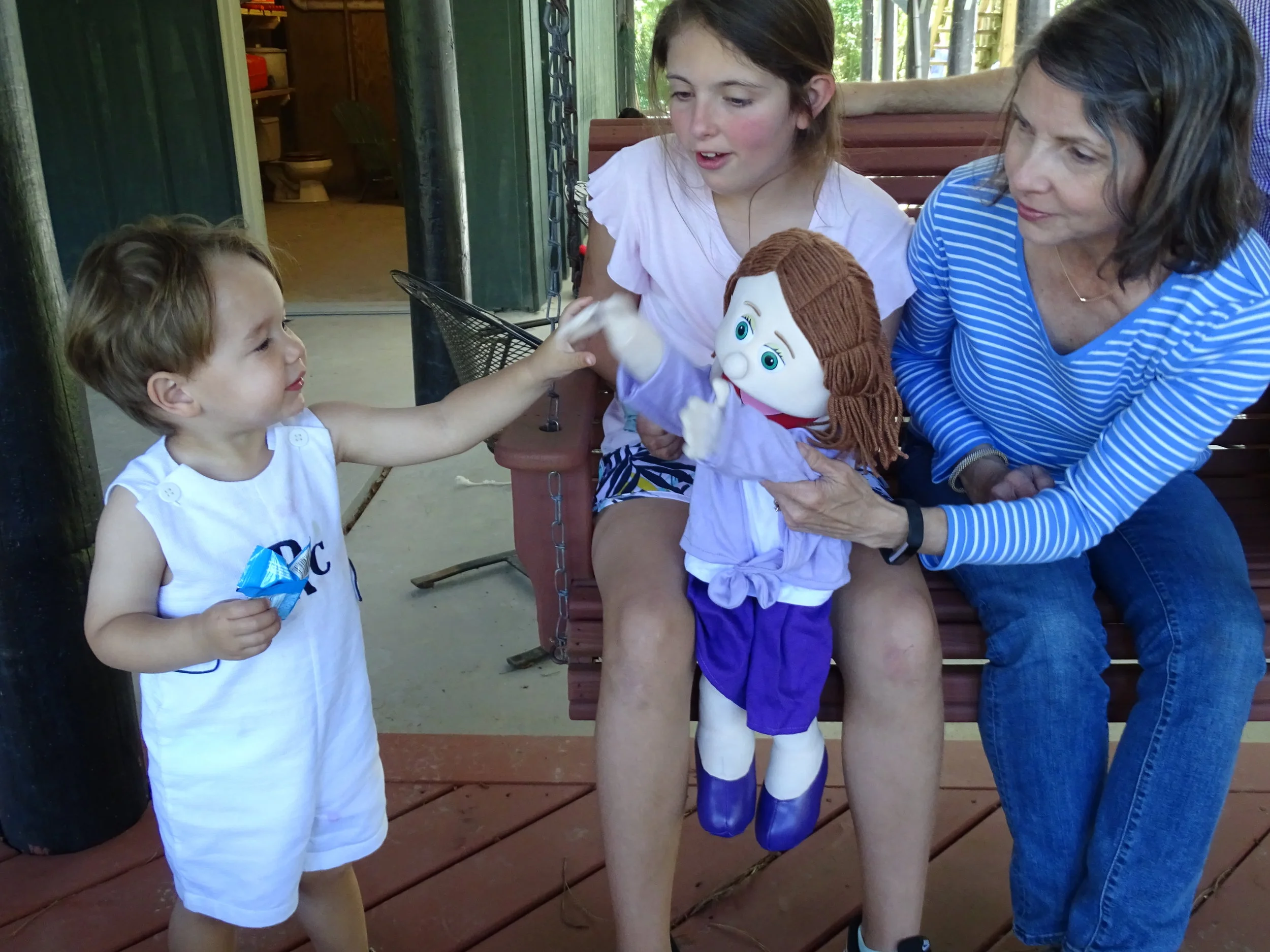  Arla meets fellow visitors to the Wolf River at a crawfish boil.     