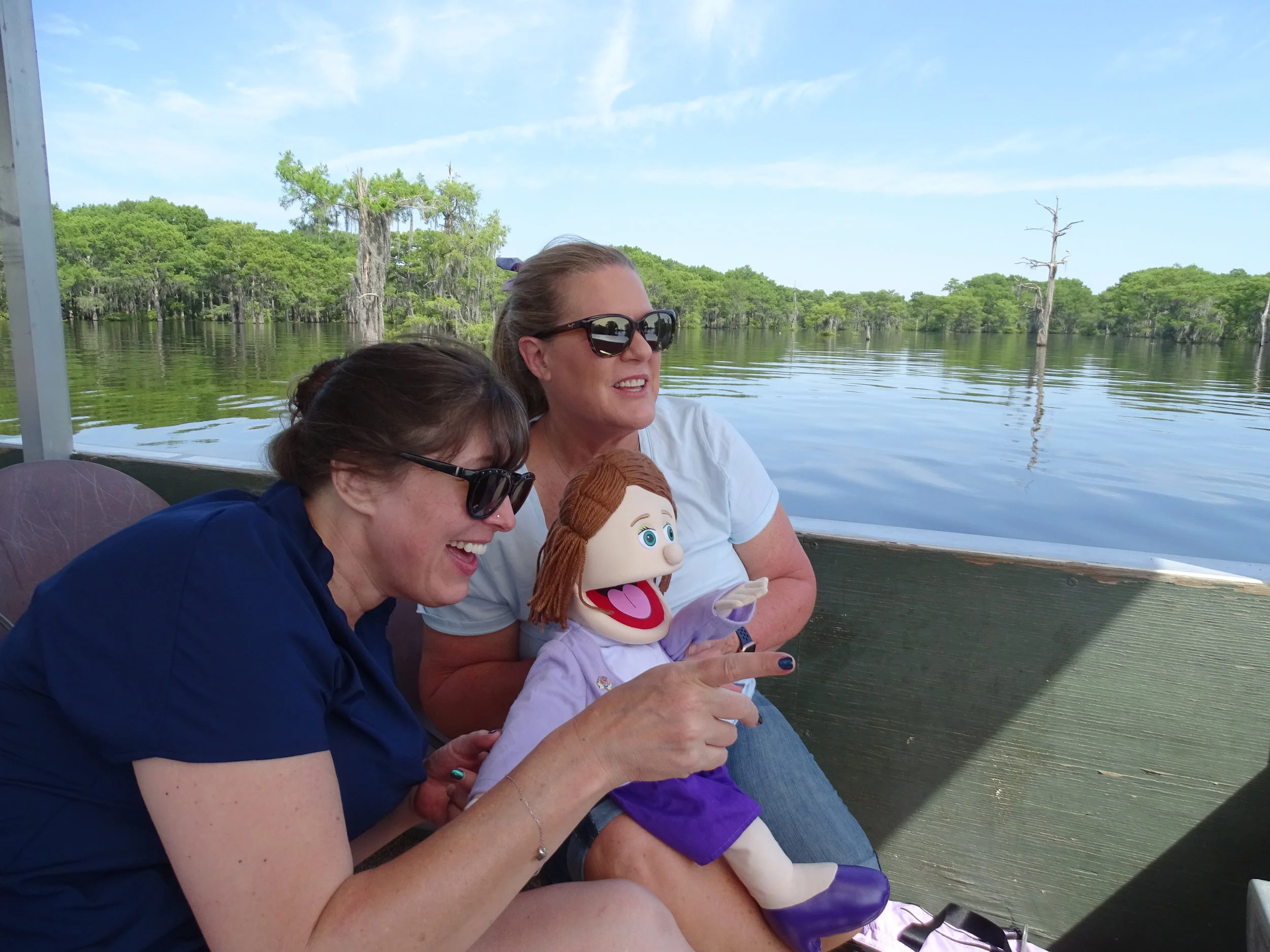  Arla discusses the scenic swamp with Deana Grosse (left) and Dina Draper. 