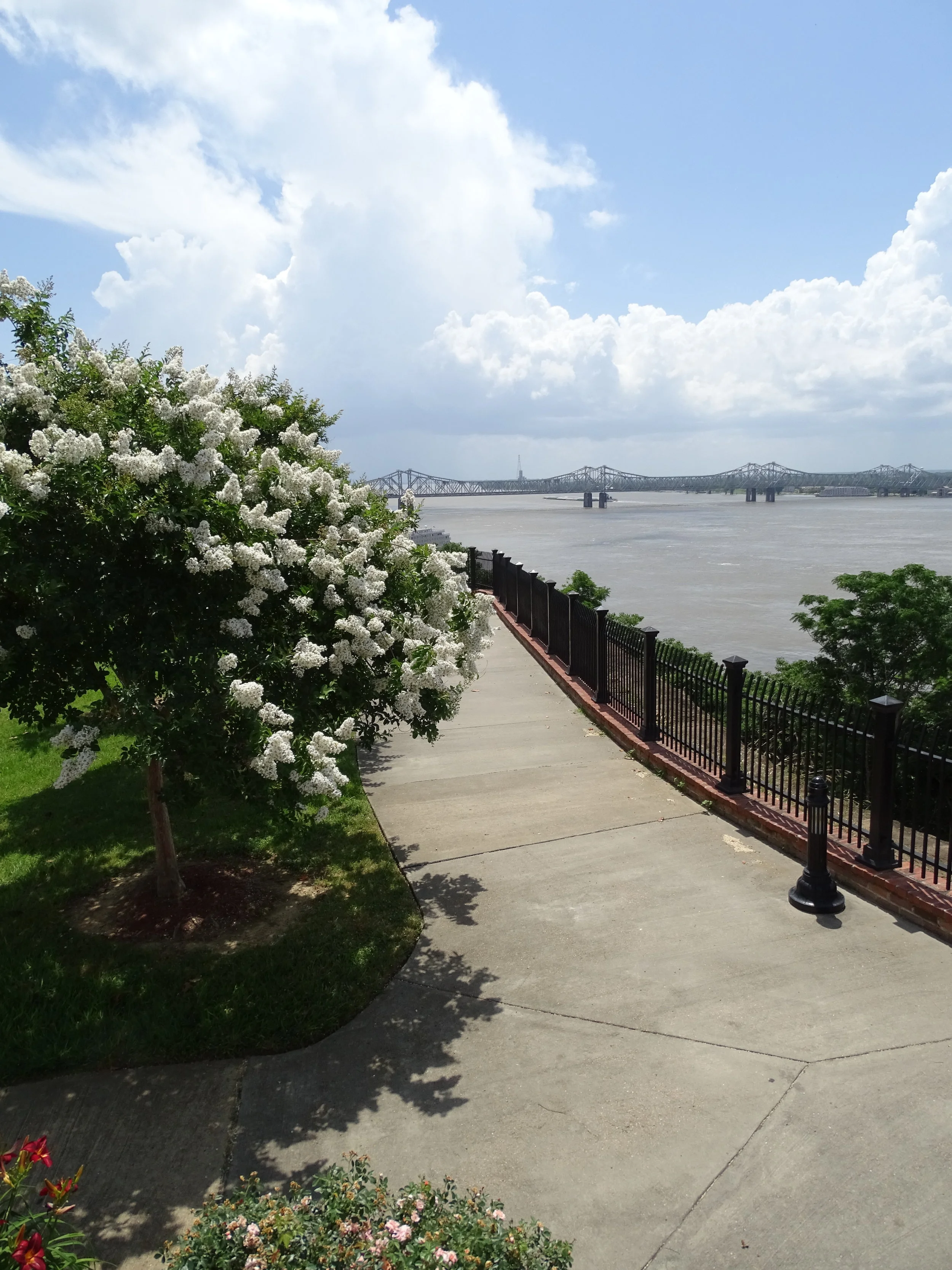 Mississippi: Visiting Two Historic River Towns