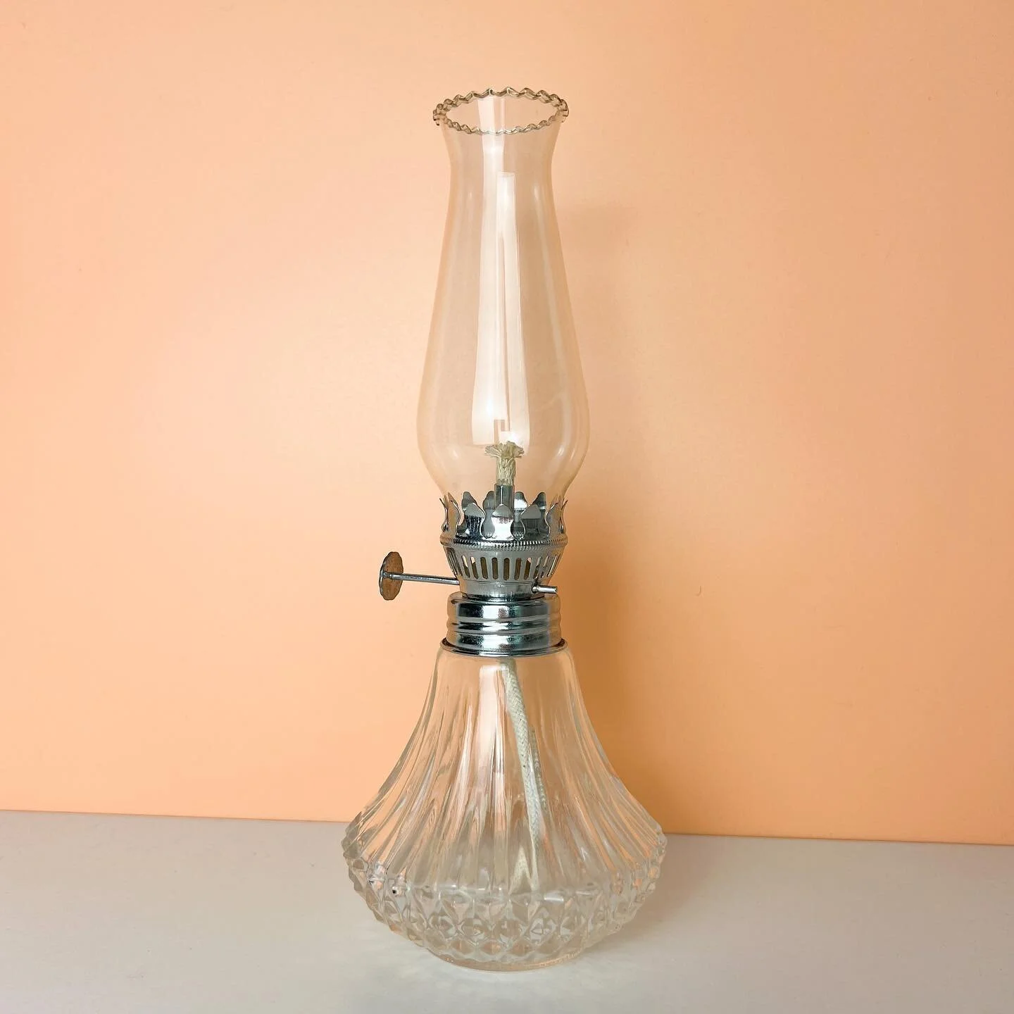 Brand New, Unused Oil Lamp!

She&rsquo;s small, but beautiful and perfect for romantic desk or dresser ambiance 🥰

$18

Comment/DM SOLD 
or Shop link in bio

*Shipping is available through purchasing on Mercari. Pickup/Drop-off is also available.