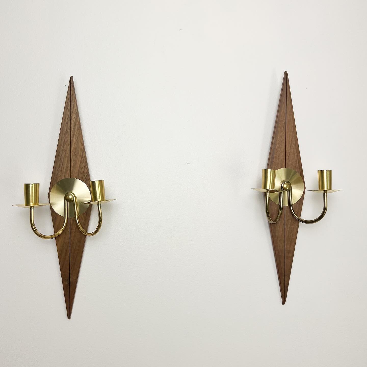 Set of 2 Retro Diamond Teak Candle Wall Sconces 

$40

Comment/DM SOLD 
or Shop link in bio

*Shipping is available through purchasing on Mercari. Pickup/Drop-off is also available.