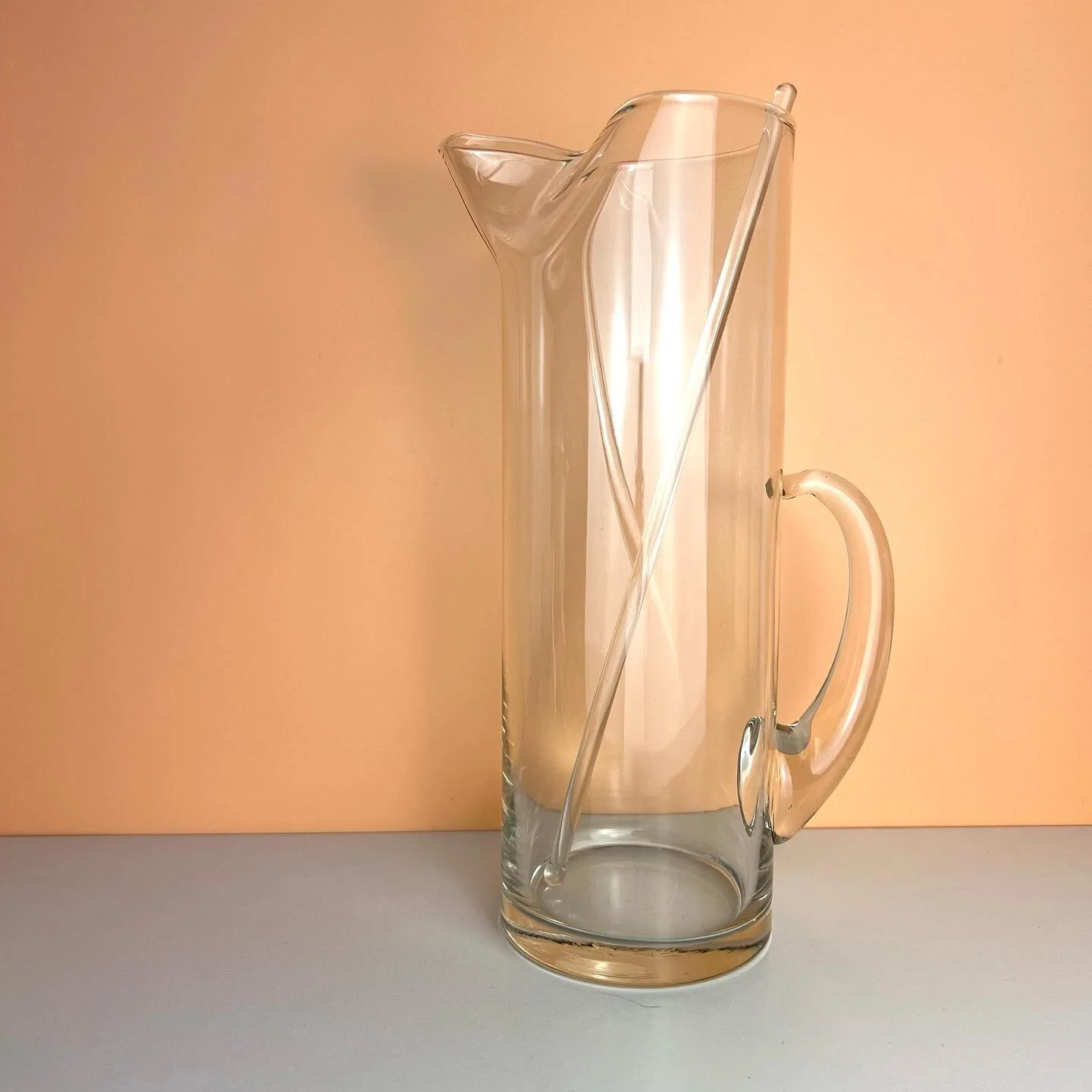 UPDATED PRICE: $35

Glass Mid Century Modern Pitcher with Stir Stick

Comment/DM SOLD 
or Shop link in bio

*Shipping is available through purchasing on Mercari. Pickup/Drop-off is also available.