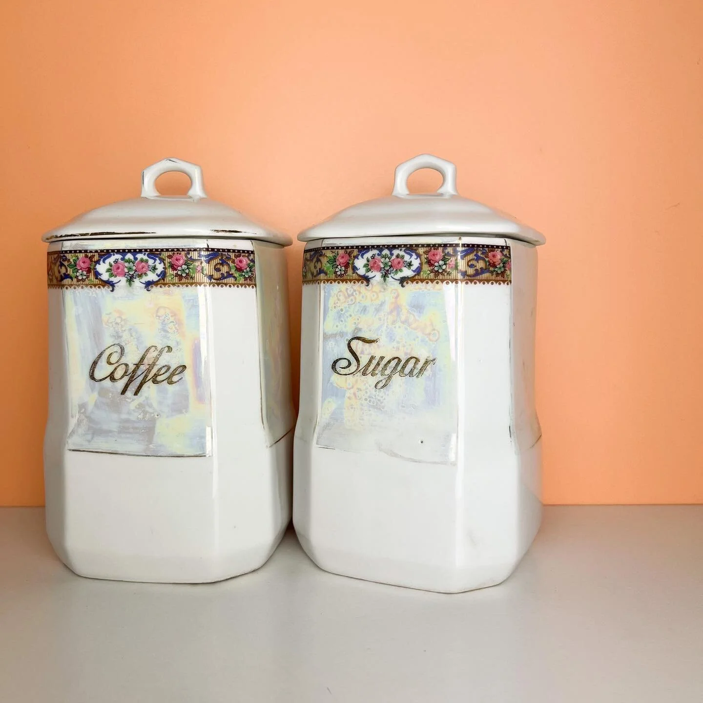 These vintage Coffee and Sugar Jars are definitely niche with their holographic glaze!

✅Lead Free

$30

Comment/DM SOLD 
or Shop link in bio

*Shipping is available through purchasing on Mercari. Pickup/Drop-off is also available.