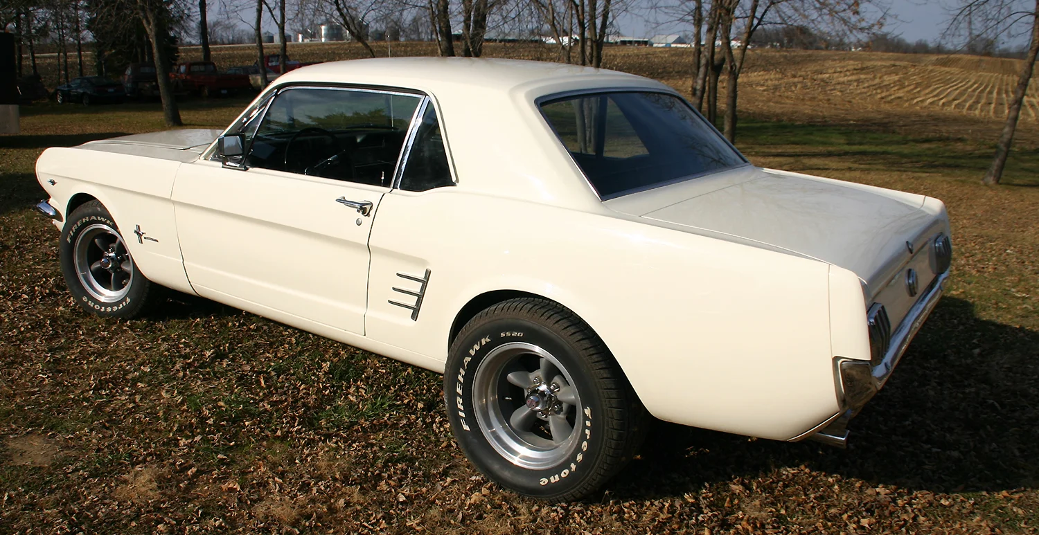 DistinctiveRevival_1966MUSTANG_2.jpg