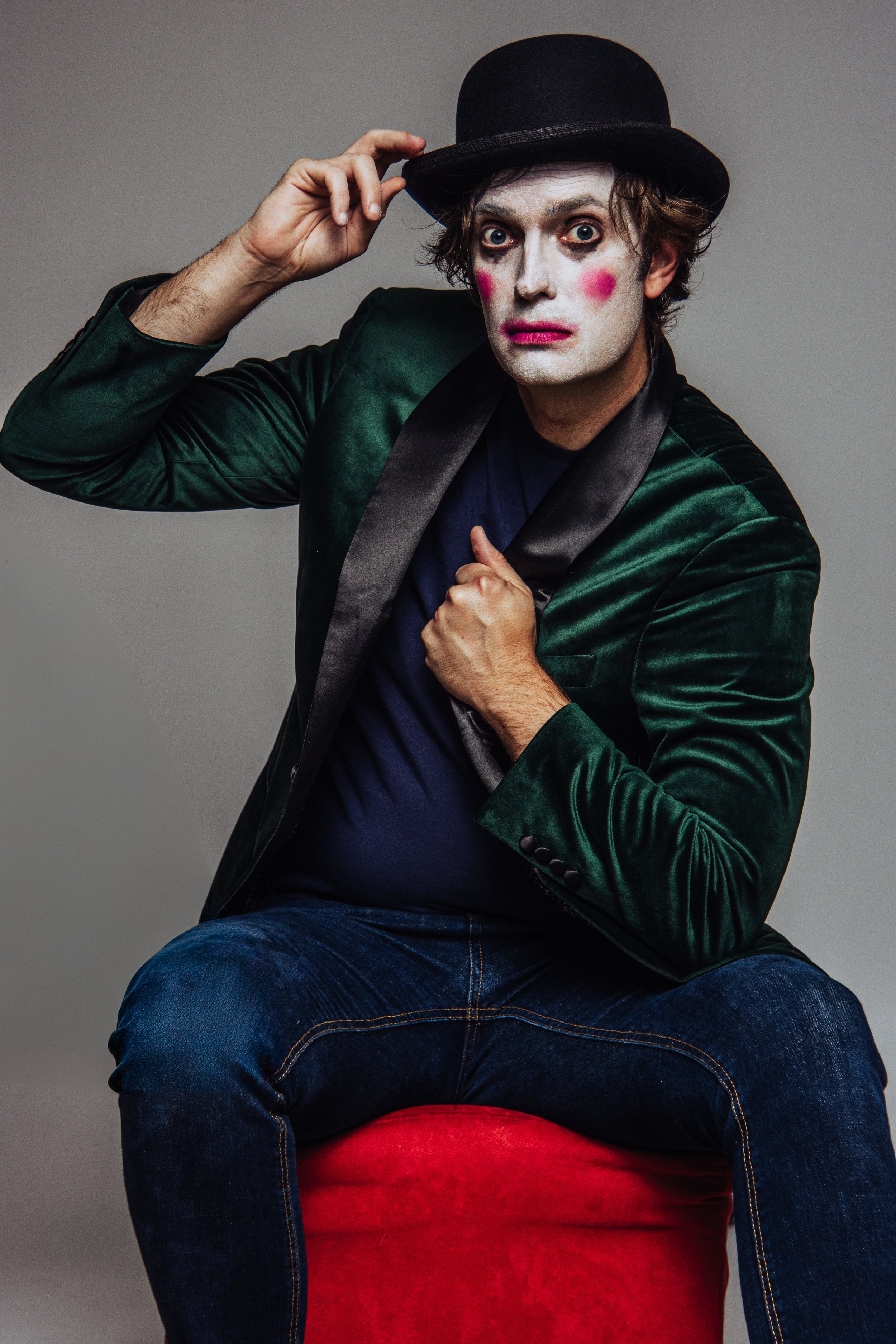 clown-editorial-portrait-actor-edgy-headshot-magazine-vancouver-nikolai-witschl.jpg