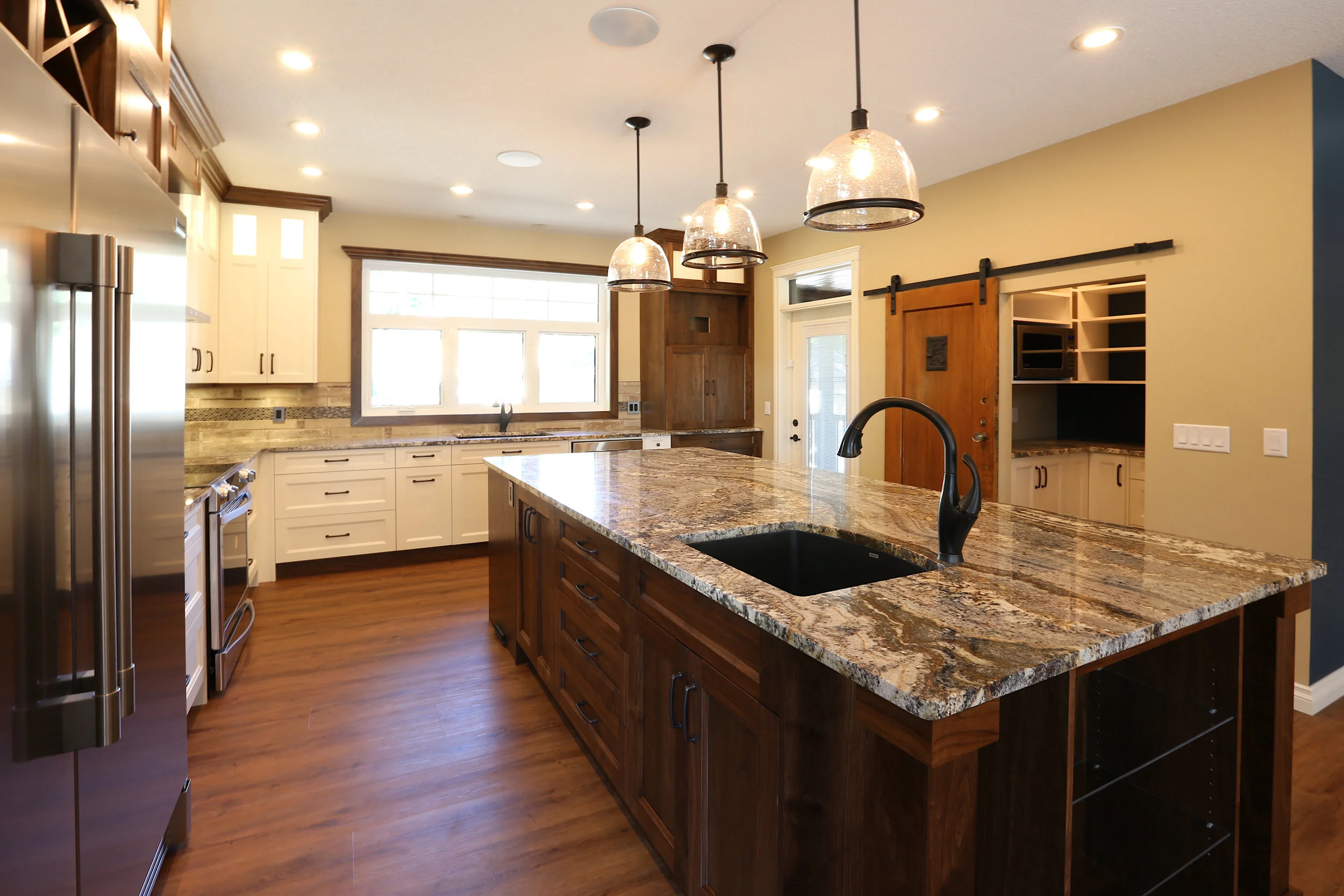 4 Kitchen.jpg