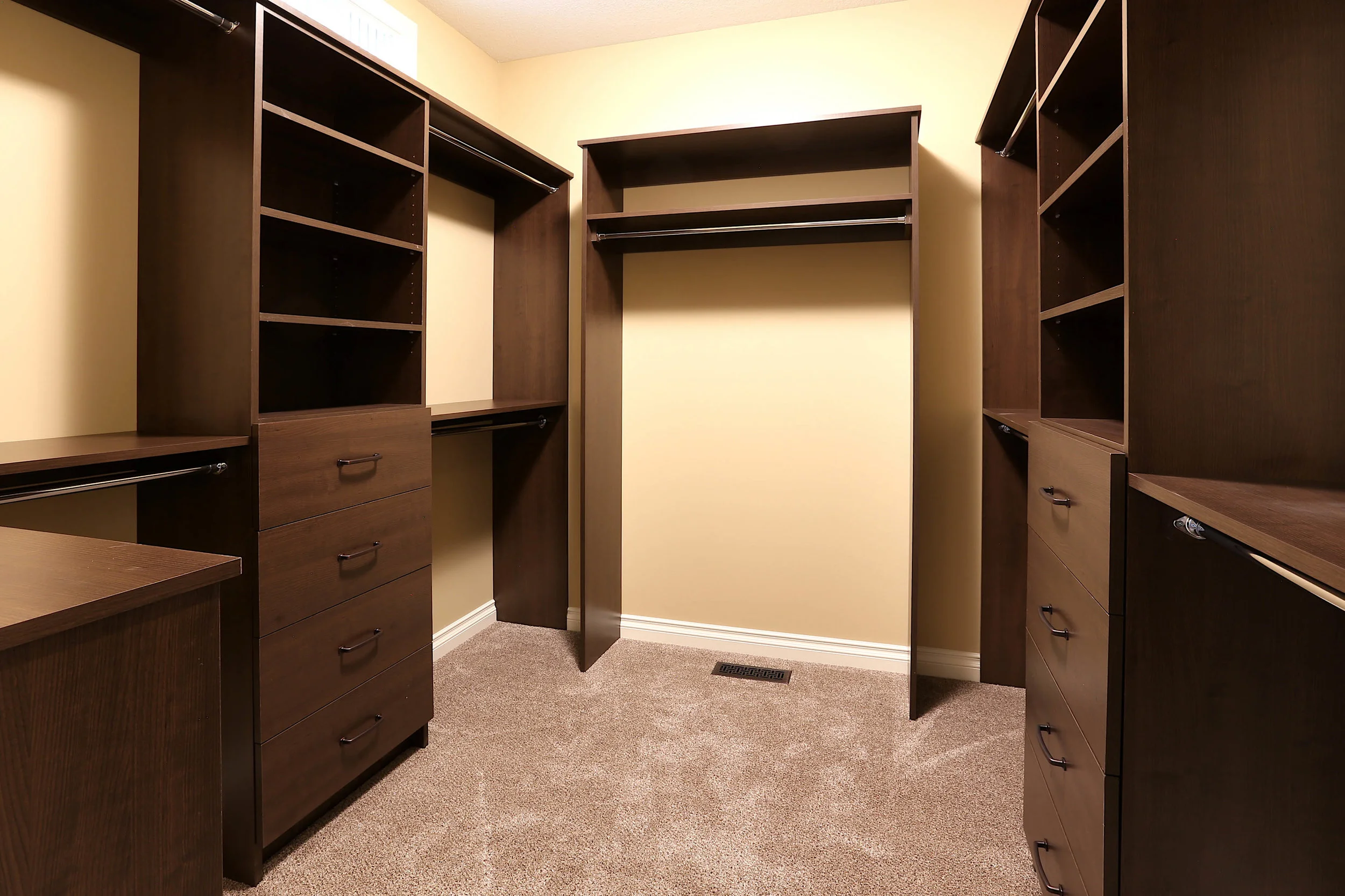 11 Owners Suite - Closet.jpg