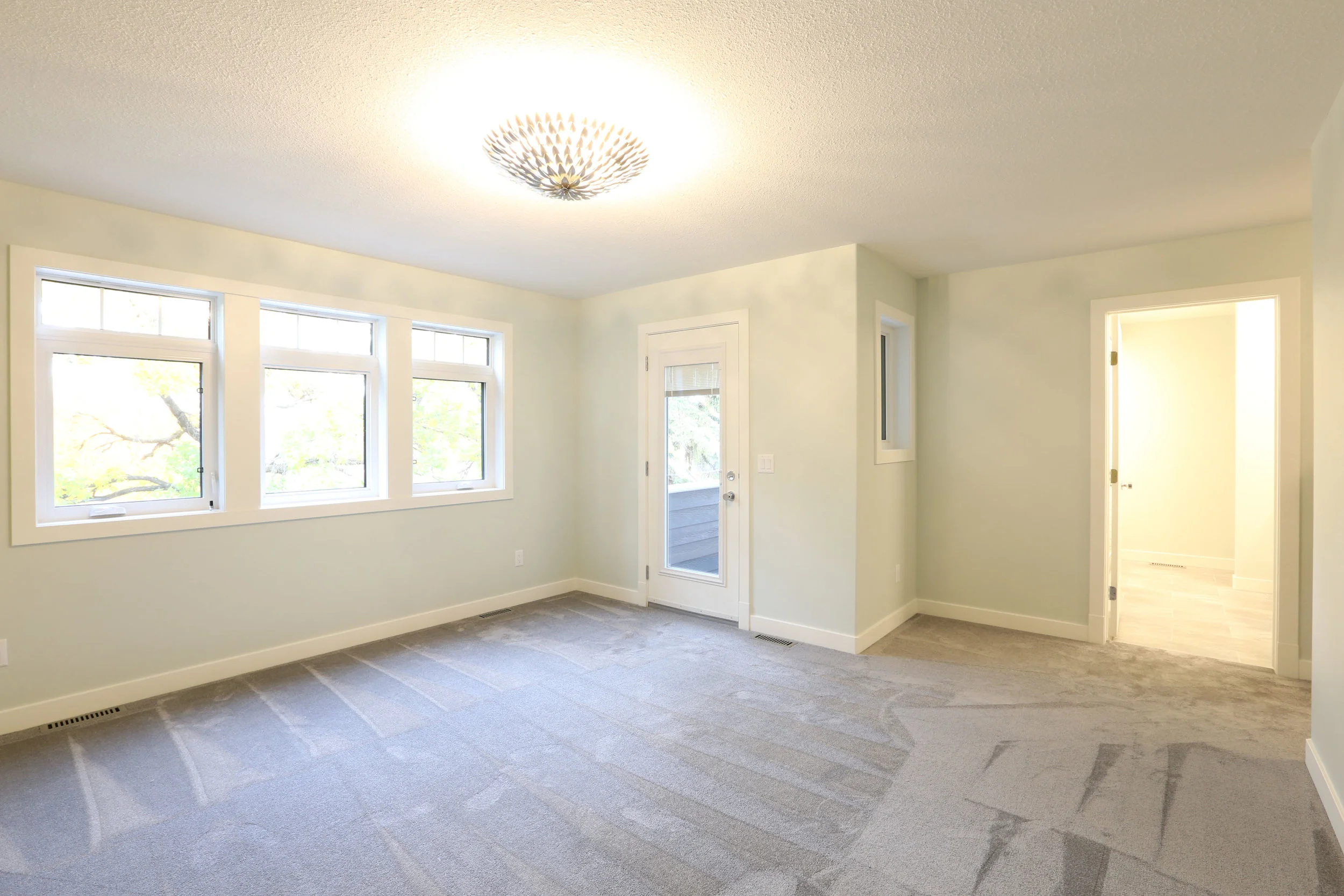 11 Master bedroom.JPG