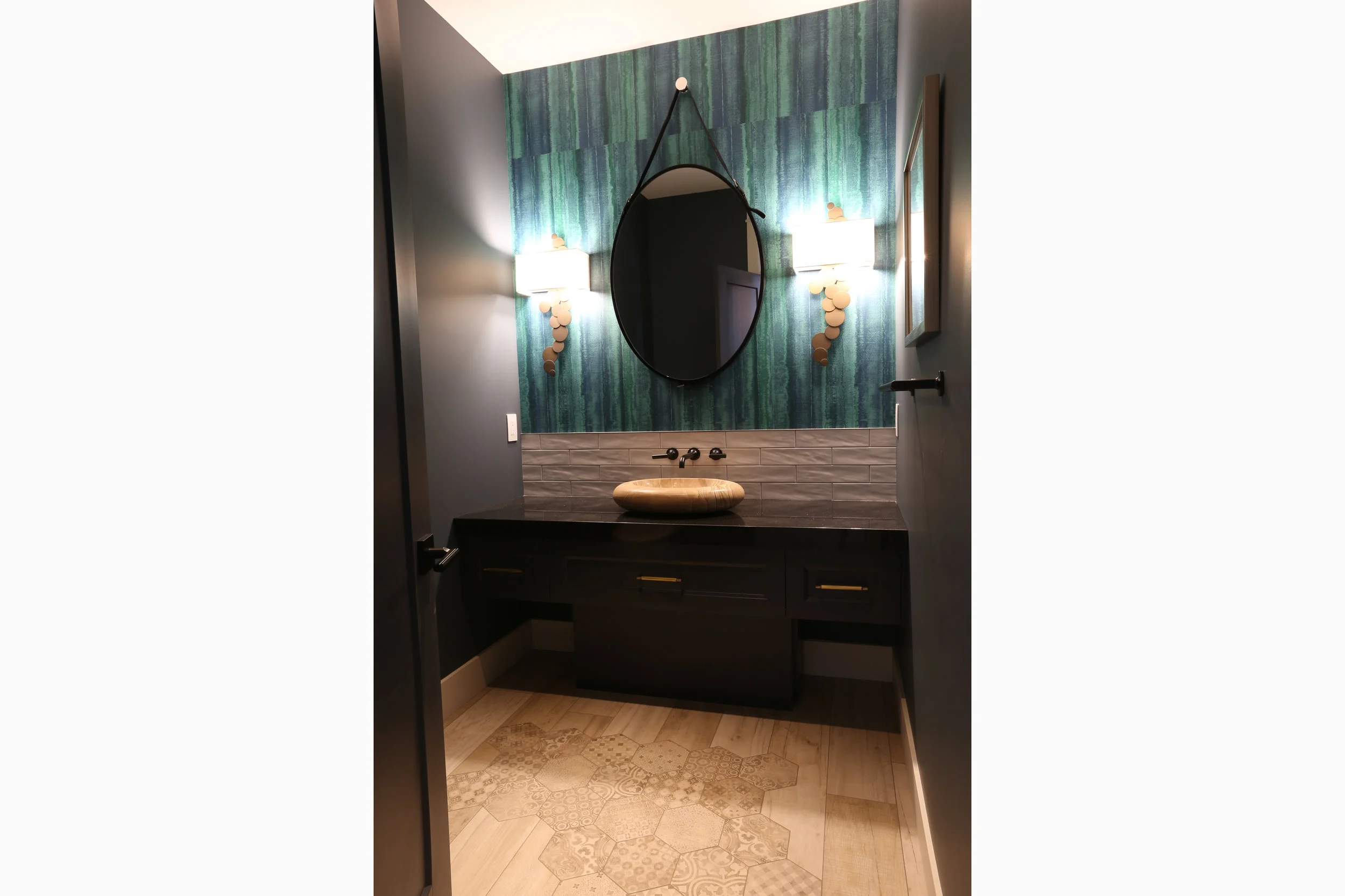 21MainFloorBathroom.jpg