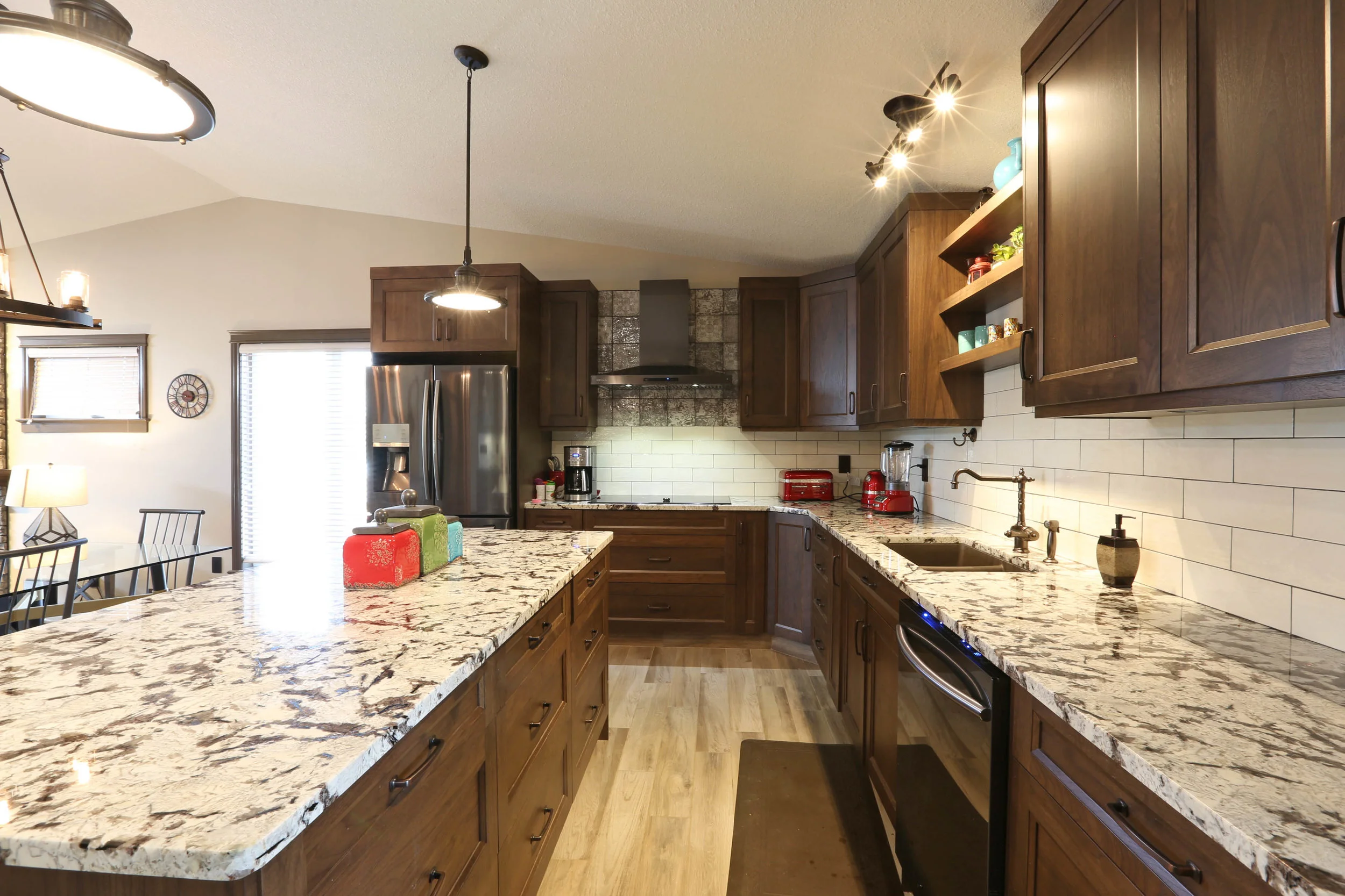 4 Kitchen.jpg
