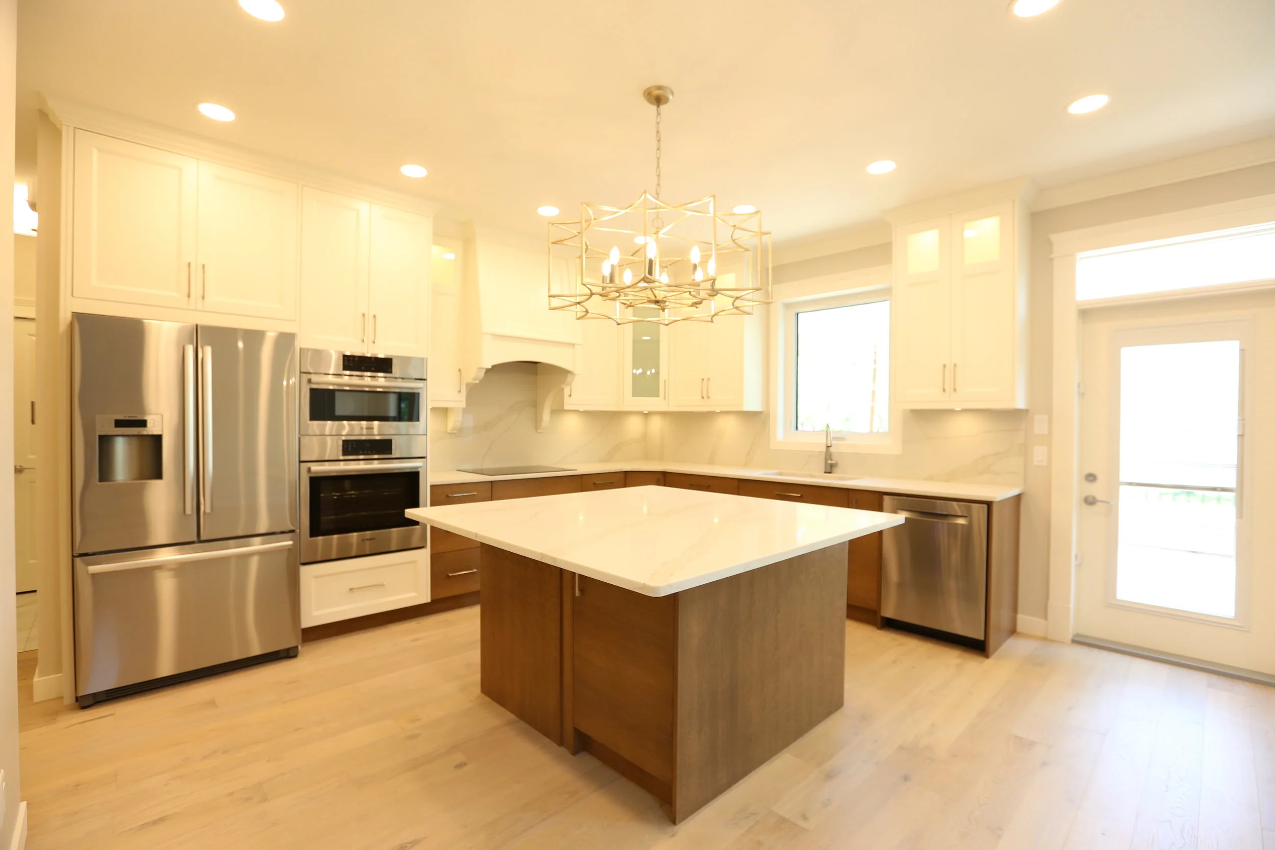 Kitchen (2).JPG