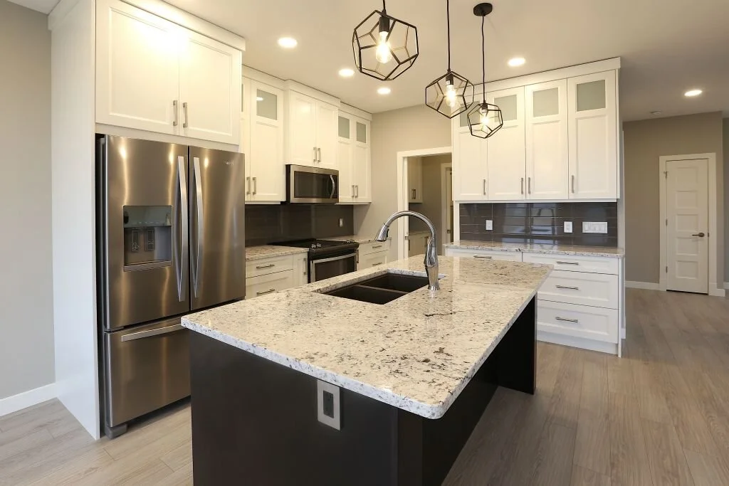 04Kitchen.jpg