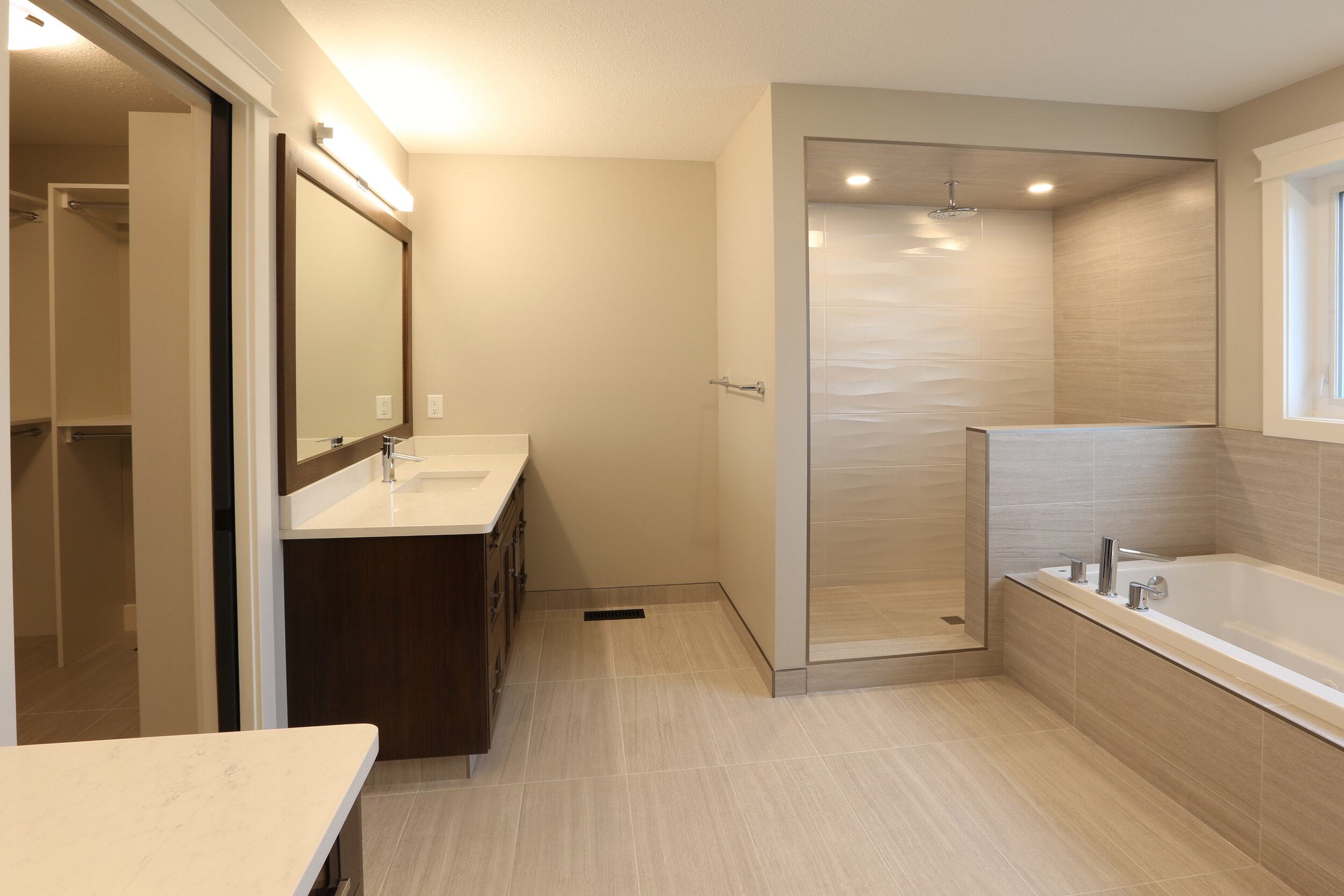 11 Owners Ensuite.jpg