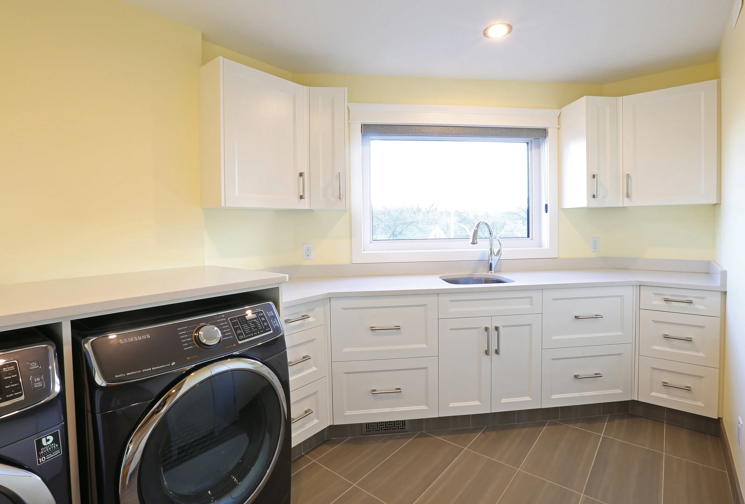 13 laundry Room.jpg