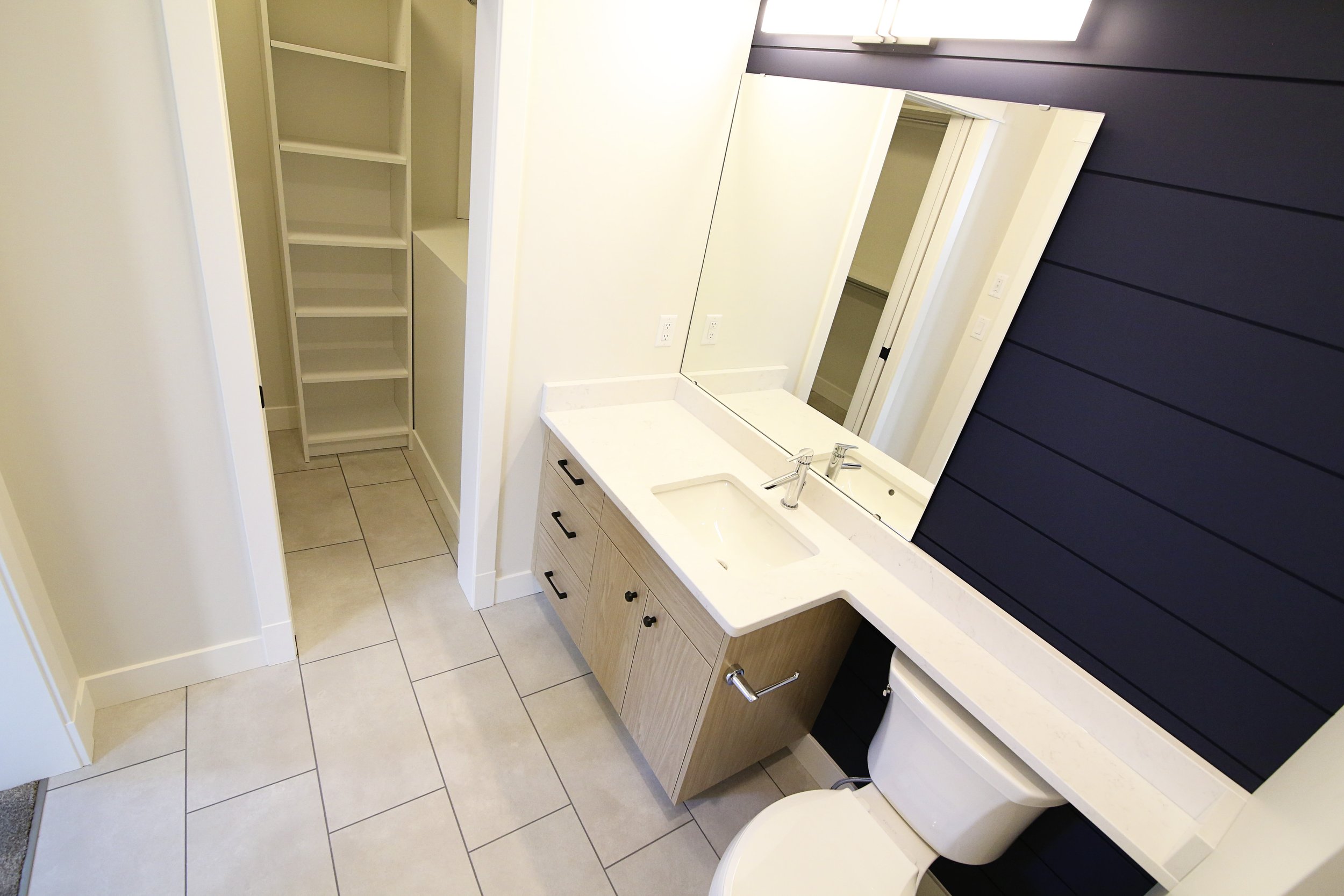 6-2 Ensuite.jpg