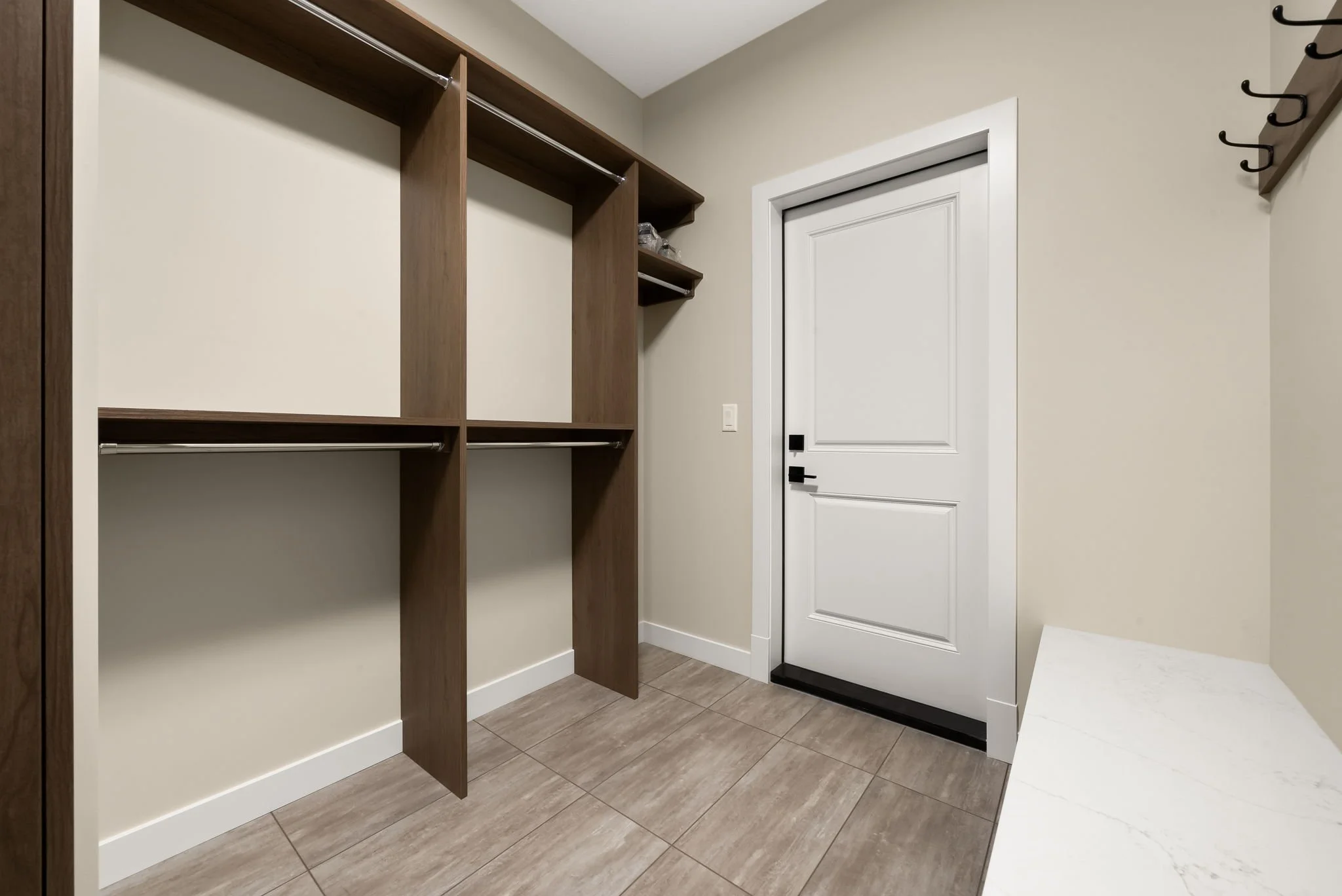 31-web-or-mls-57-lookout-dr.jpg