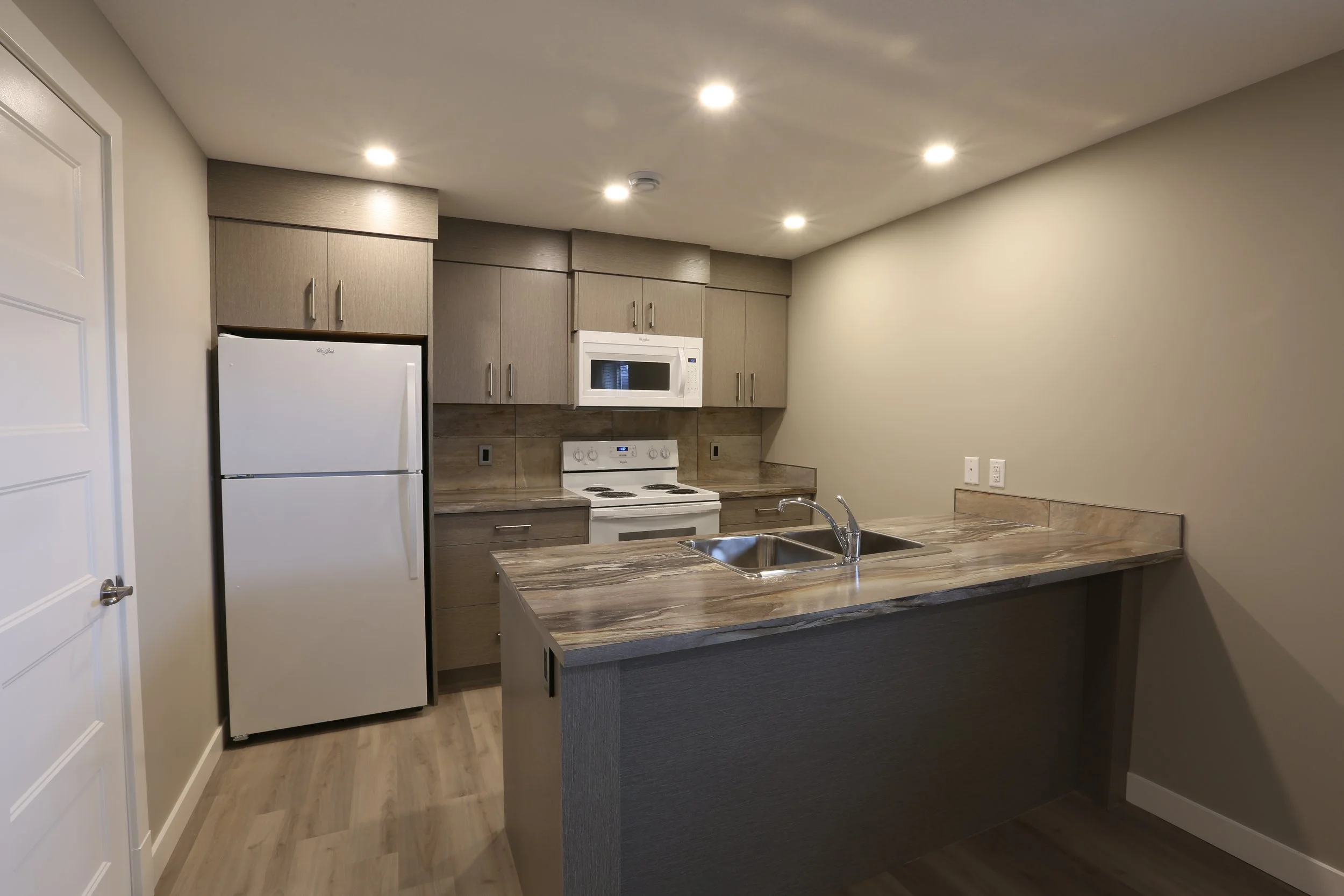 1Kitchen.JPG